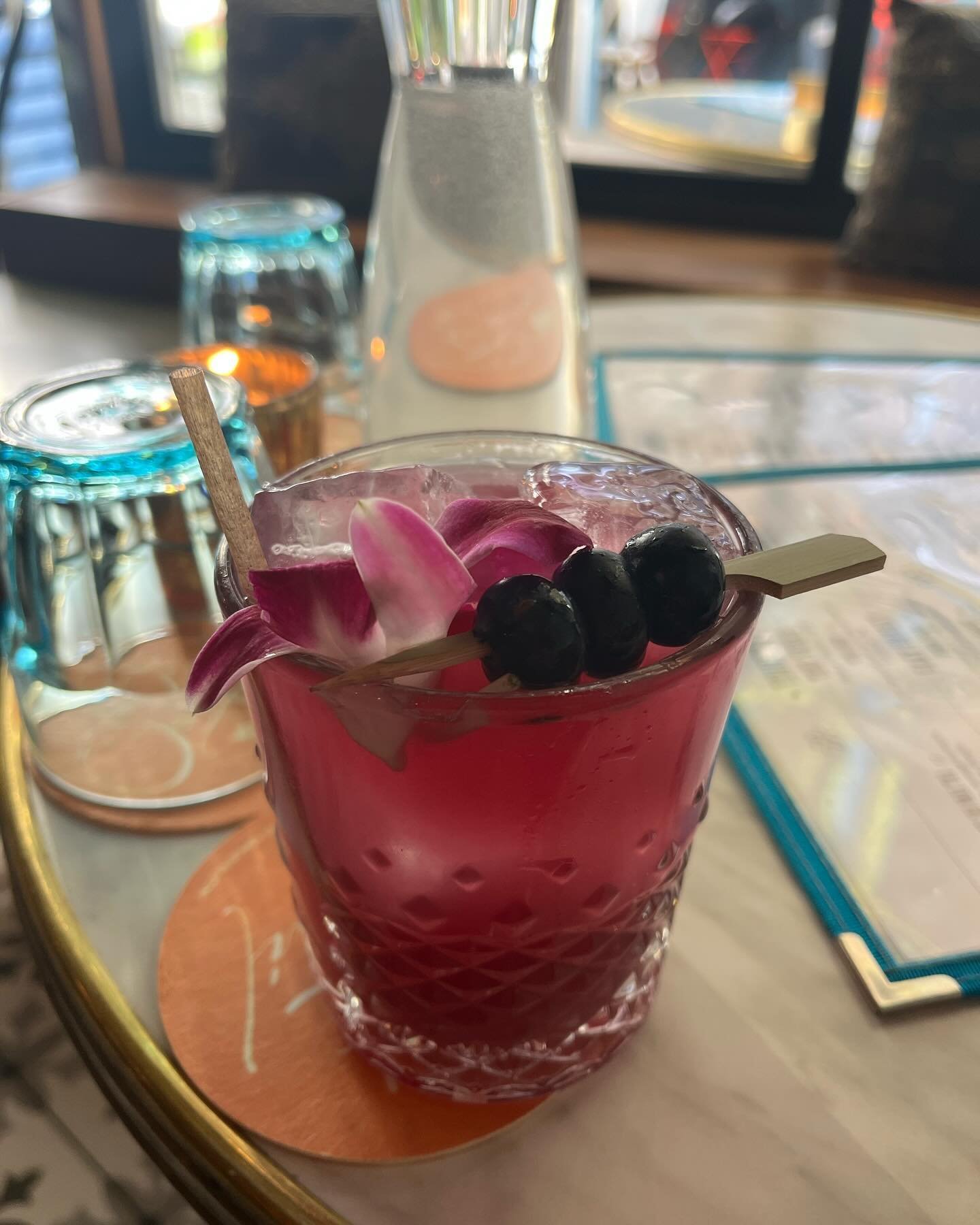 Have you tried our spirit-free drinks? We always have plenty of mock-tails on our menu! 
.
.
Berry Pineapple Express&hellip;. Cruise control&hellip; phony mezcal Negroni.. just to name a few🍸