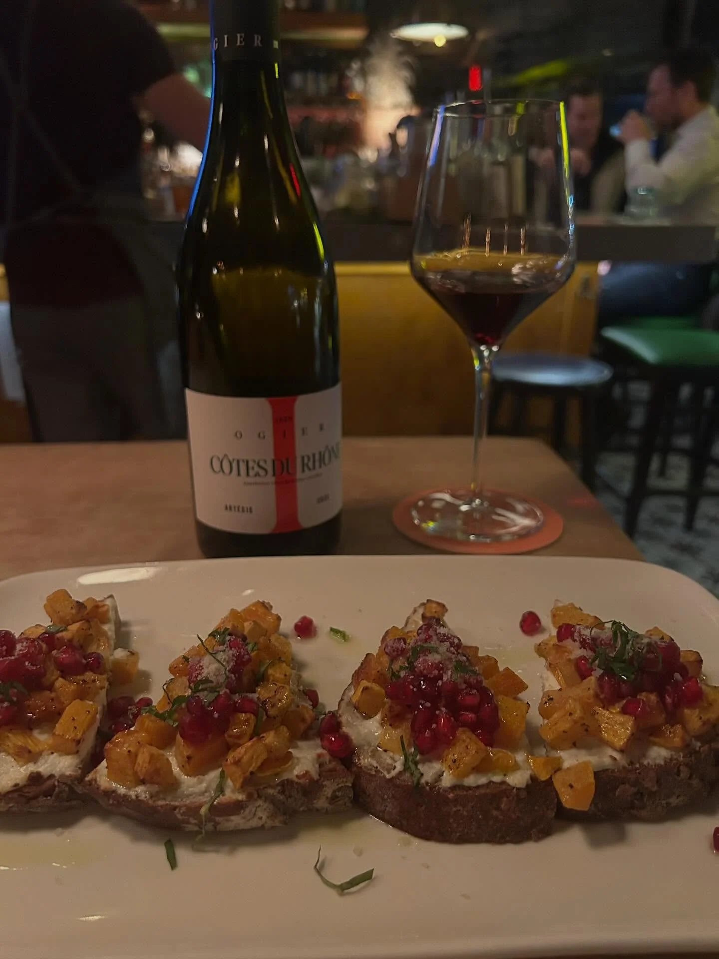 One for the happy hour C&ocirc;tes du Rh&ocirc;ne, stay for the butternut squash crostini 
.
.
.
#cheers #craftcocktails #nyccocktails #bartender #uws #liveyourbestlife #owlstail