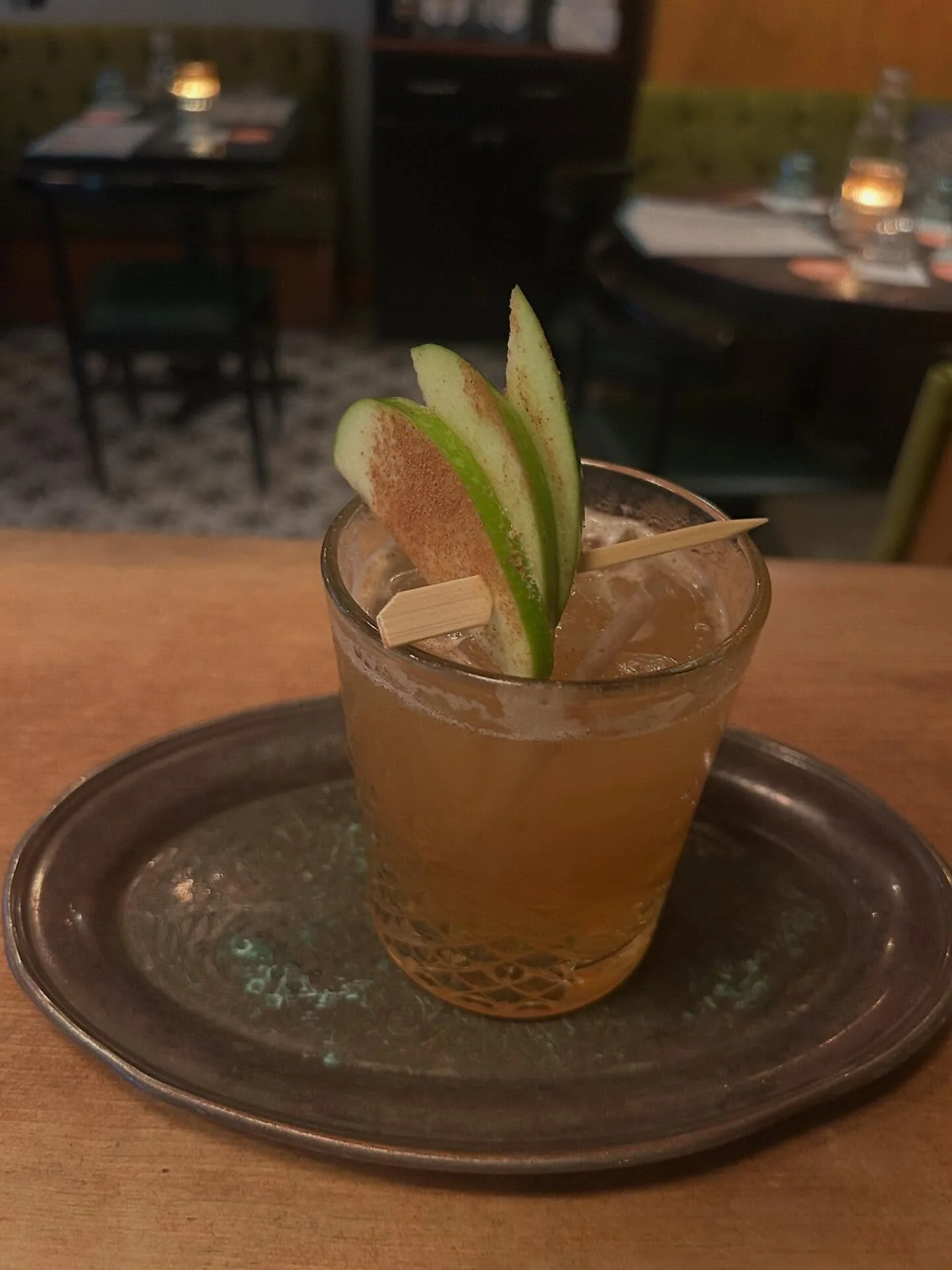 Because it&rsquo;s Thursday &amp; I tried &hellip;. I really did 🤣. Now it&rsquo;s time for a reward!! 
Here for you with all the yumminess of Fall
&bull;I CHAI&rsquo;D: chai infused rye, calvados, method sweet vermouth, honey, lemon, cinnamon 
.
.
