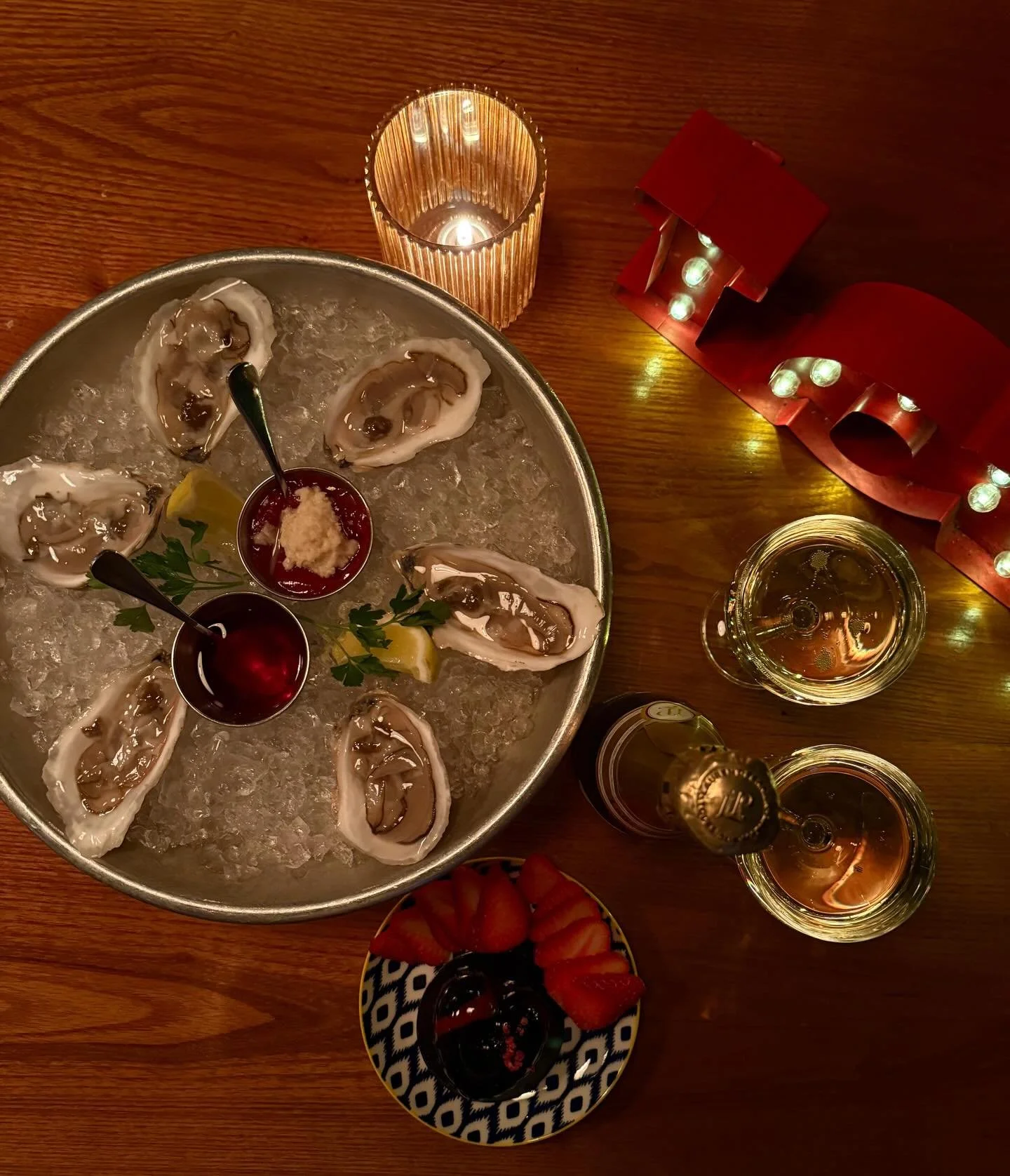 Need a plan for Valentine&rsquo;s Day? We&rsquo;ve got you covered! 
Special package Fri-Sun
1/2 btl champagne, 1/2 dozen oysters, chocolate mousse $75
For the lovers, the friends, or a little self love
.
.
.
#cheers #craftcocktails #nyccocktails #uw