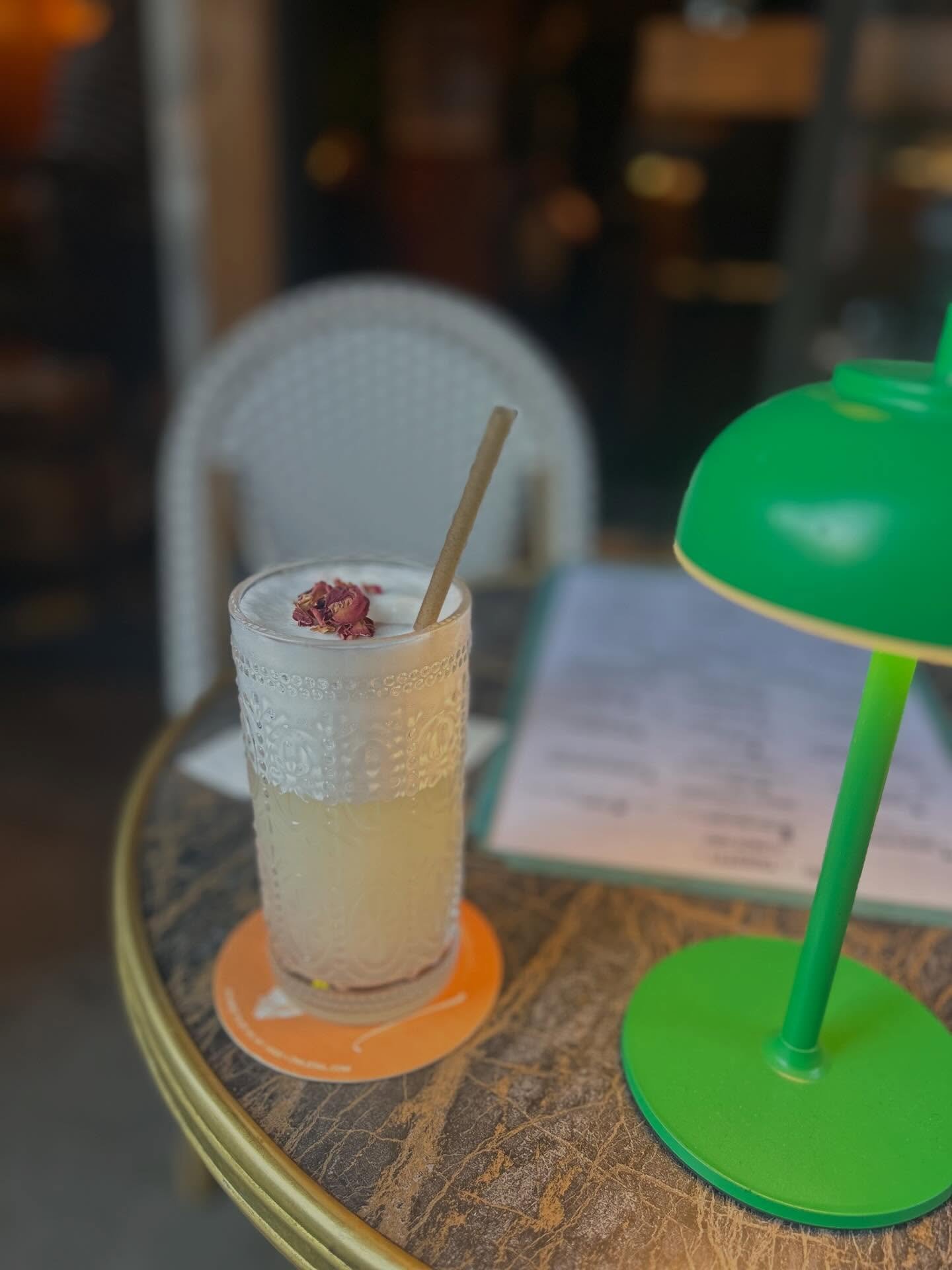 It&rsquo;s officially SPRING which means it&rsquo;s Owl&rsquo;s Gone Fizzing season!
Gin, elderflower, lavender, lemon, egg white, cava
.
.
.
#cheers #craftcocktails #nyccocktails #uws #owlstail