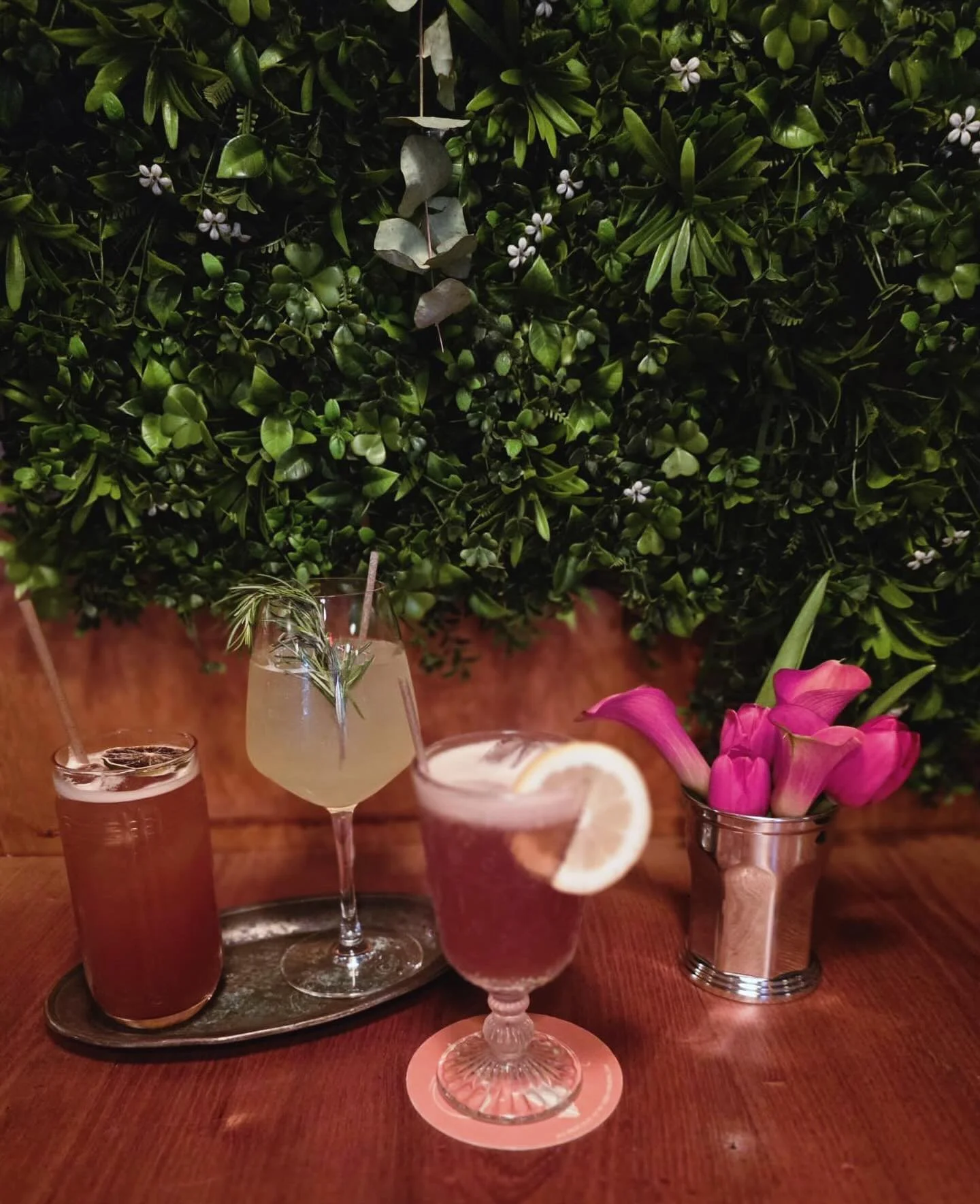 Spring is in the air 🌼 what cocktail are you most excited for?!
.
.
.
#cheers #craftcocktails #nyccocktails #uws #owlstail