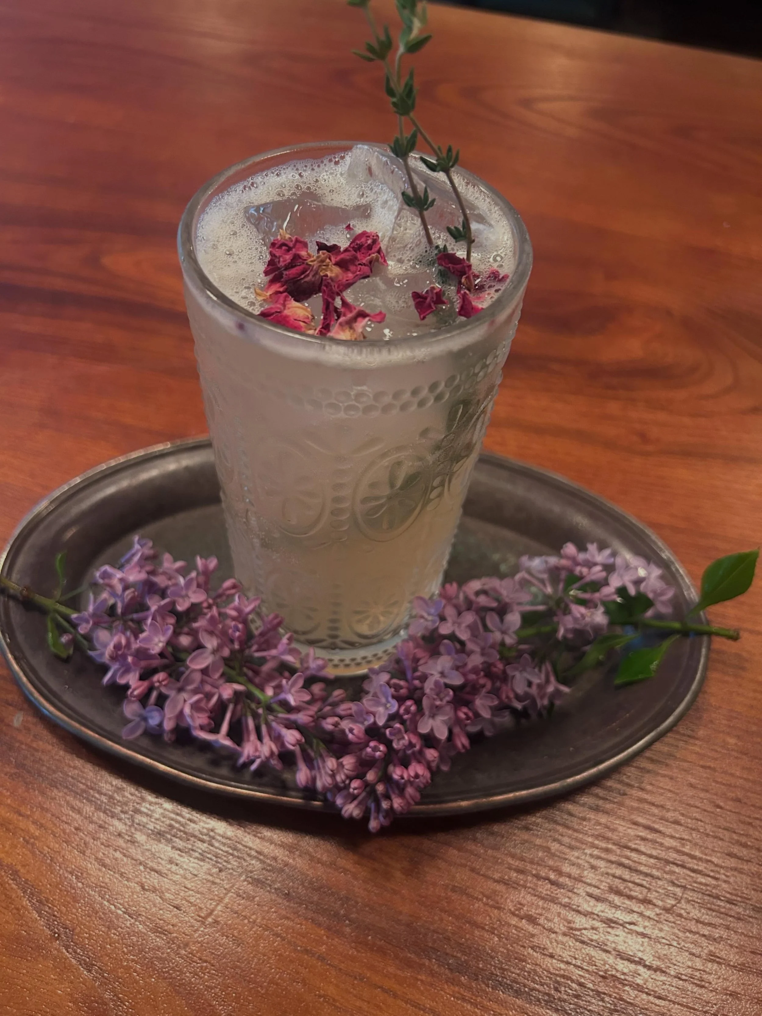 Memorial Day + Summer Cocktails = perfection! See you tonight 🌼
.
.
.
#cheers #craftcocktails #nyccocktails #uws #owlstail