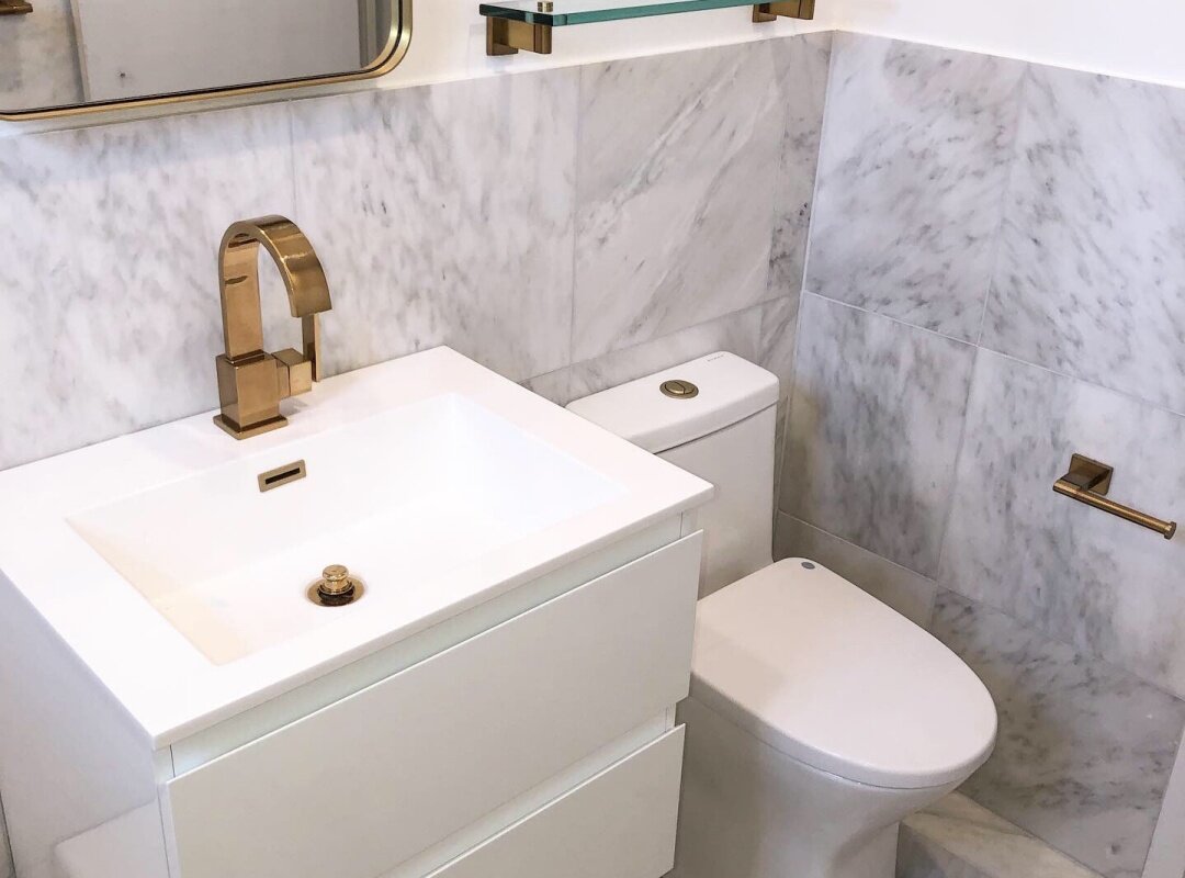 Bathroom white_gray_brushed gold_Manhattan Apartment.jpg