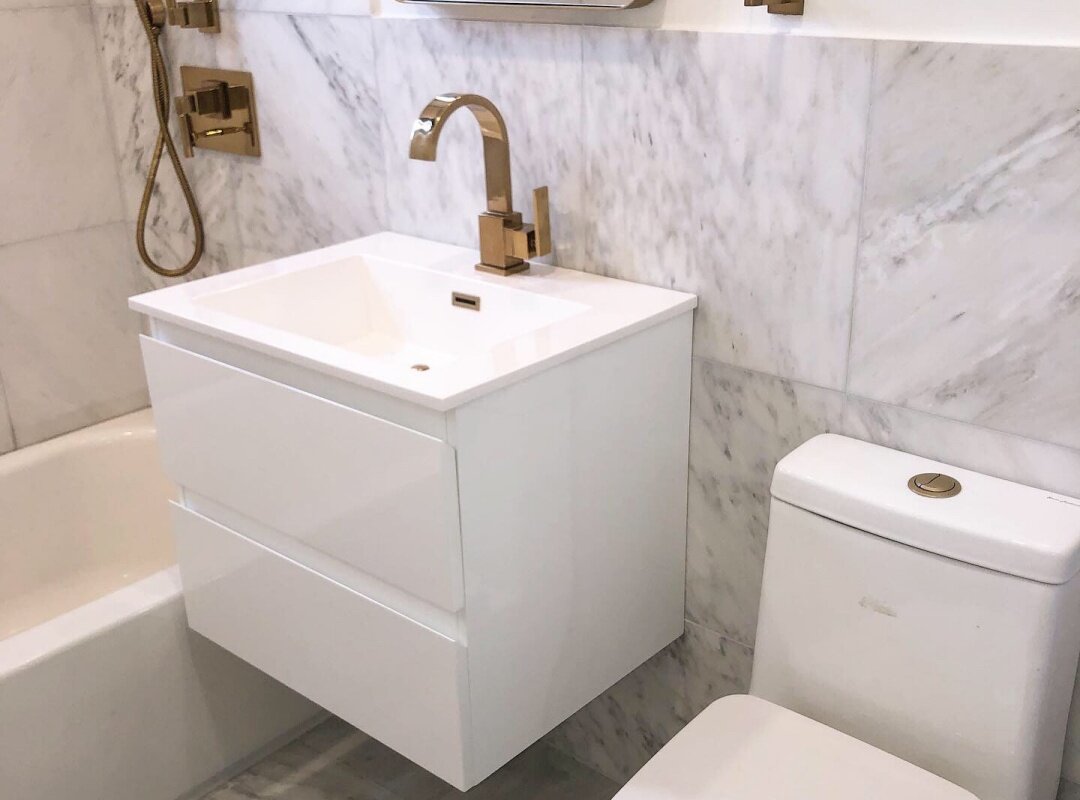 Bathroom white_gray_brushed gold_Manhattan Apartment2.jpg
