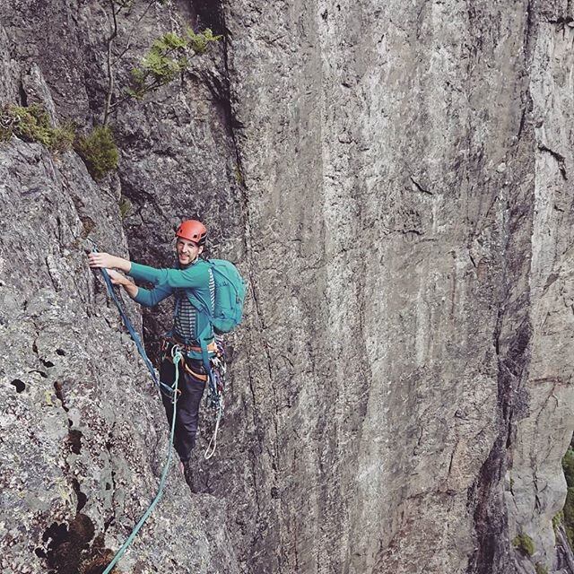 Vi m&aring; ogs&aring; klatre litt 🧗&zwj;♀️ #klatreeventyr #climbing_pictures_of_instagram#norgesferie