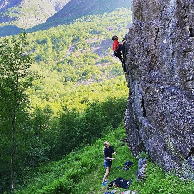 Vil du bli en bedre klatrer? Bli med p&aring; teknikk-uke til S&oslash;rlandet 29.august - 5.september eller 6. -13. september. B&aring;de ferskinger og viderekomne er velkomne! Vi skal jobbe med fotarbeid, psyke, klippeteknikk, trening og t&oslash;y