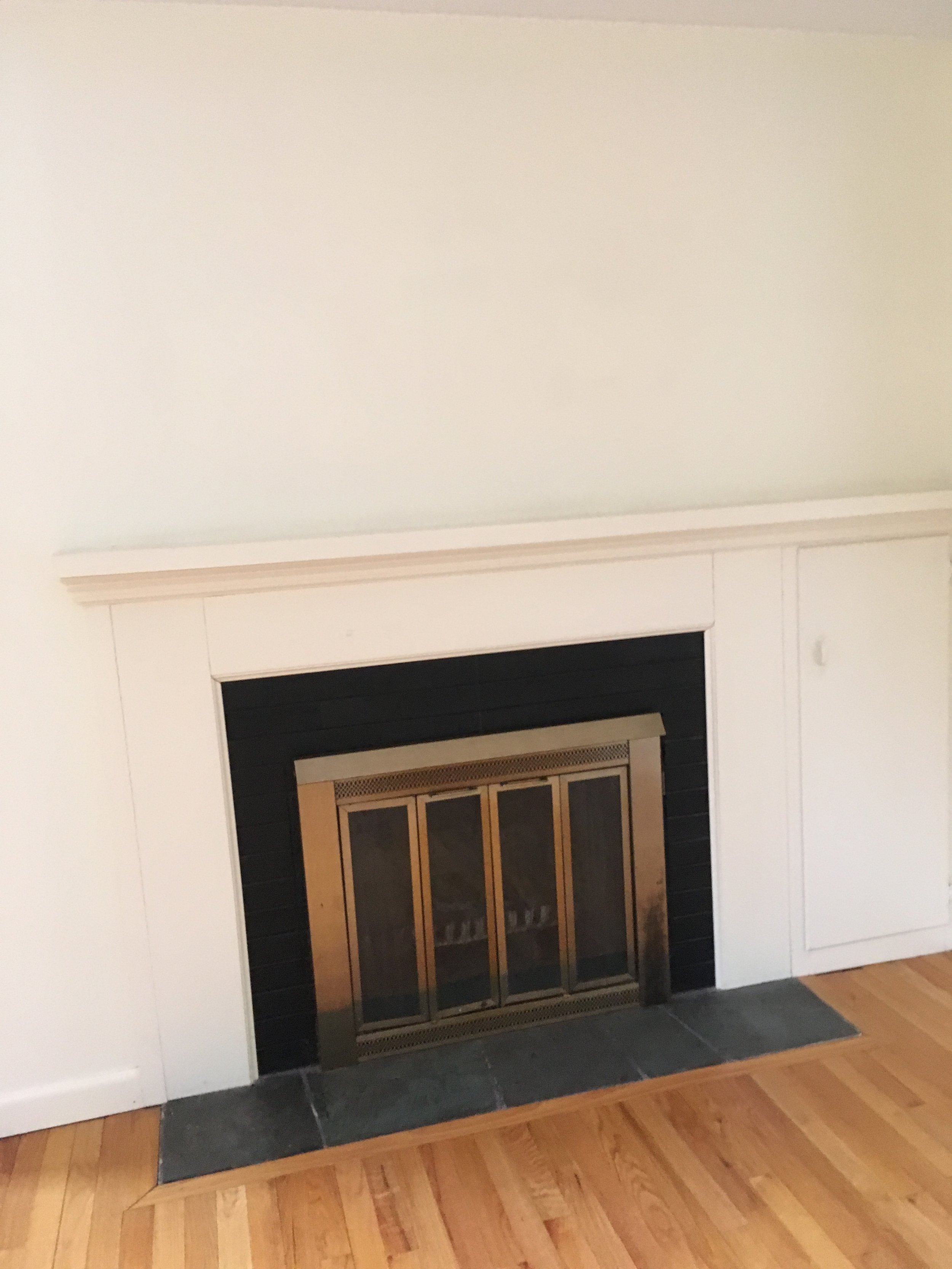 New London Cape Living Room-Before