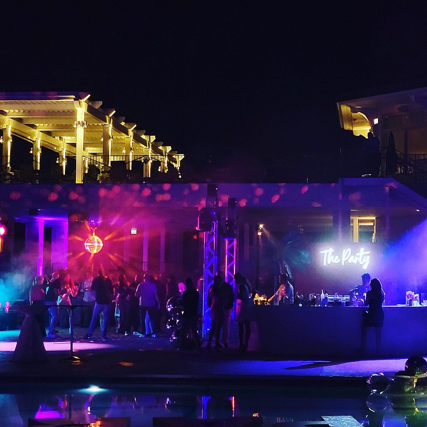 Repeat after me; lighting is everything!  For THE PARTY, we turned BMCC into Bryn Mawr Night Club taking over the pool deck for alllll the fun. 

#nightclub #countryclub #eventplanner #luxuryeventplanner #luxuryevents #pooldeck #partyvibe #rawbar #di