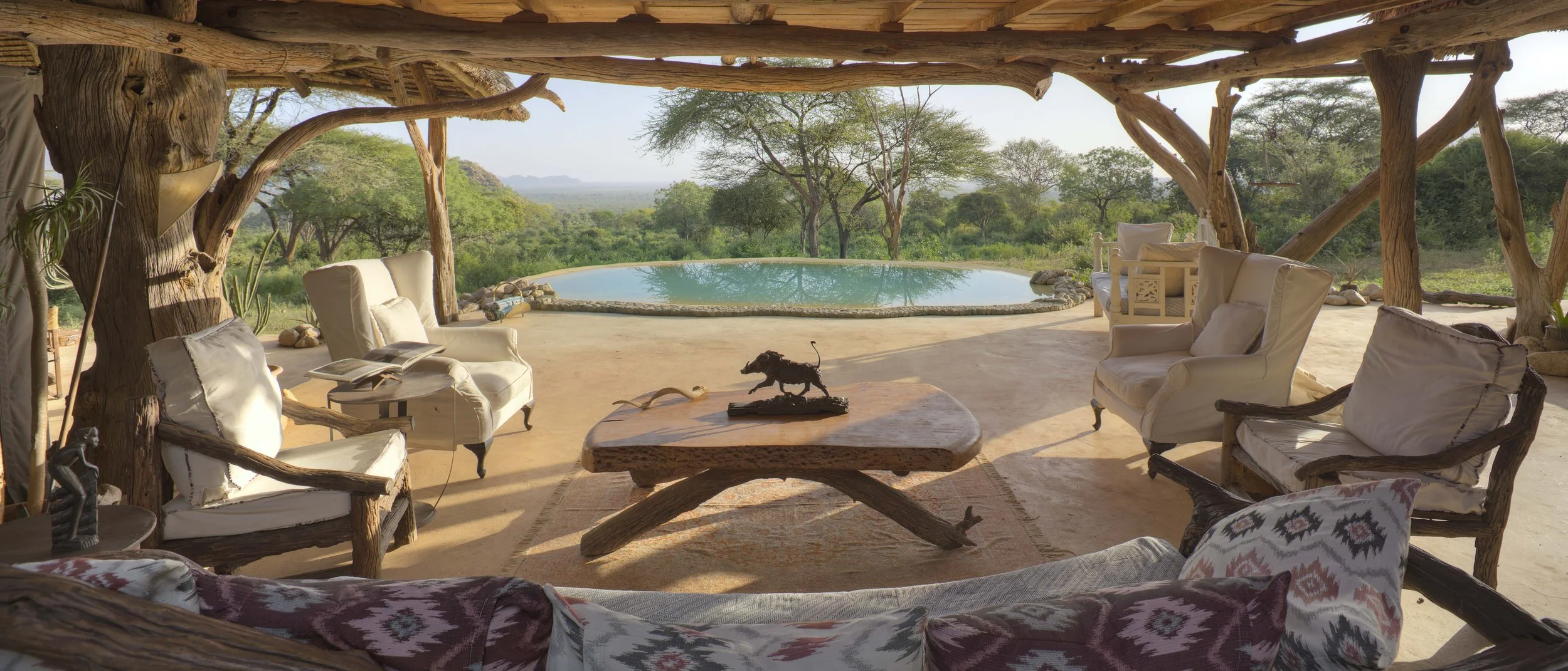 Sarara House - Sitting area overlooking the pool.jpg