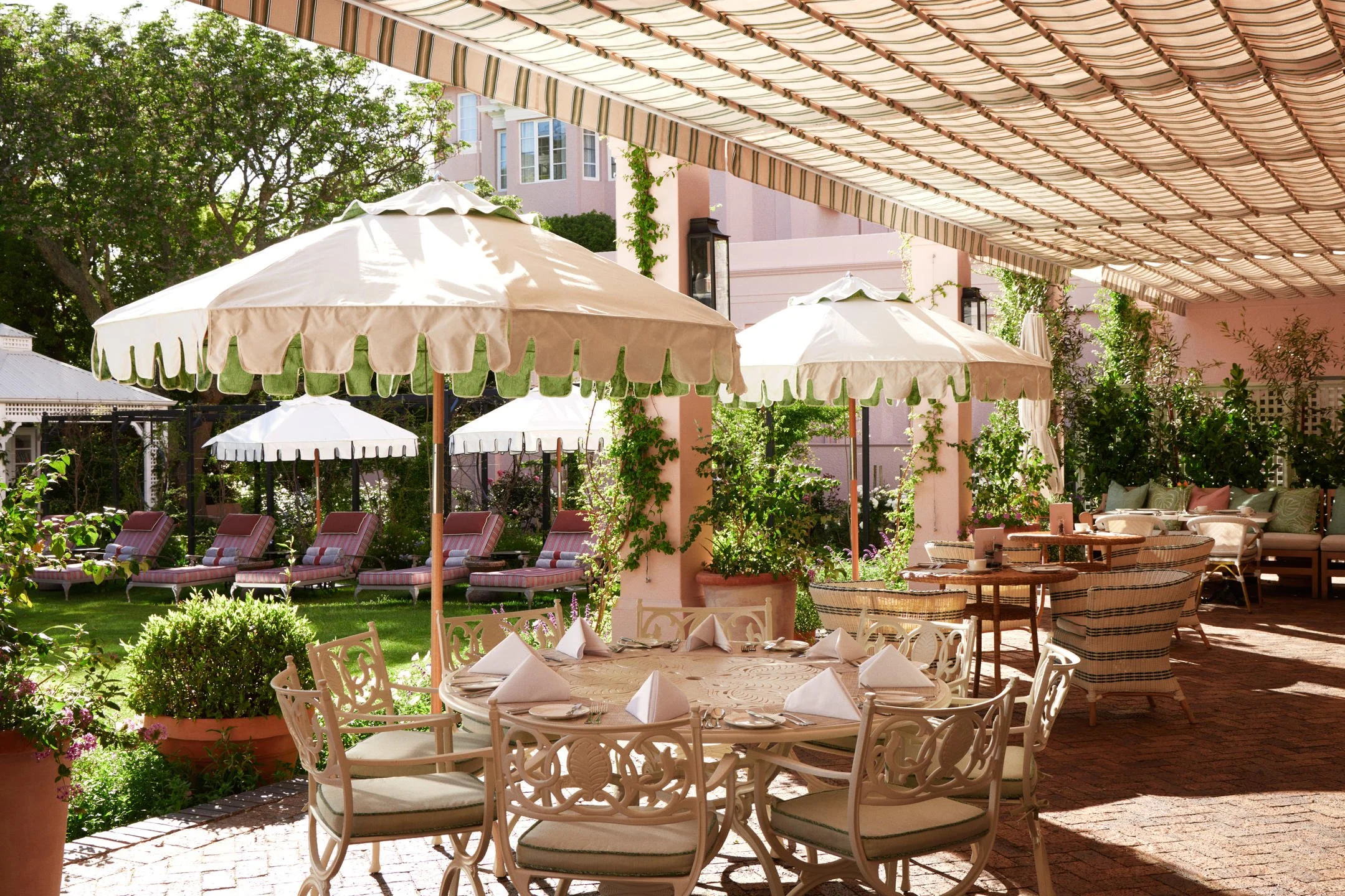 Oasis Restaurant_2.jpg