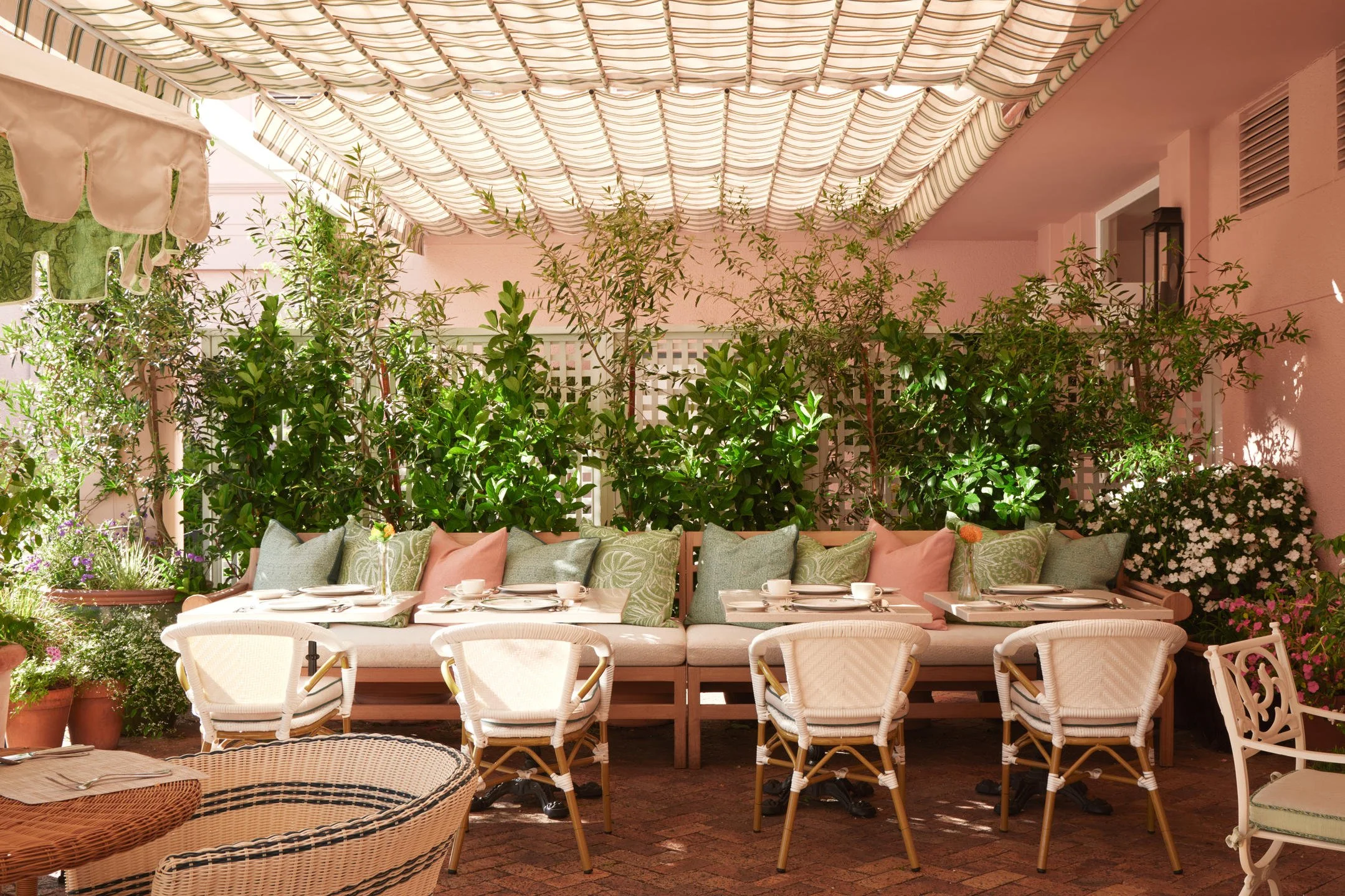 Oasis Restaurant_1.jpg