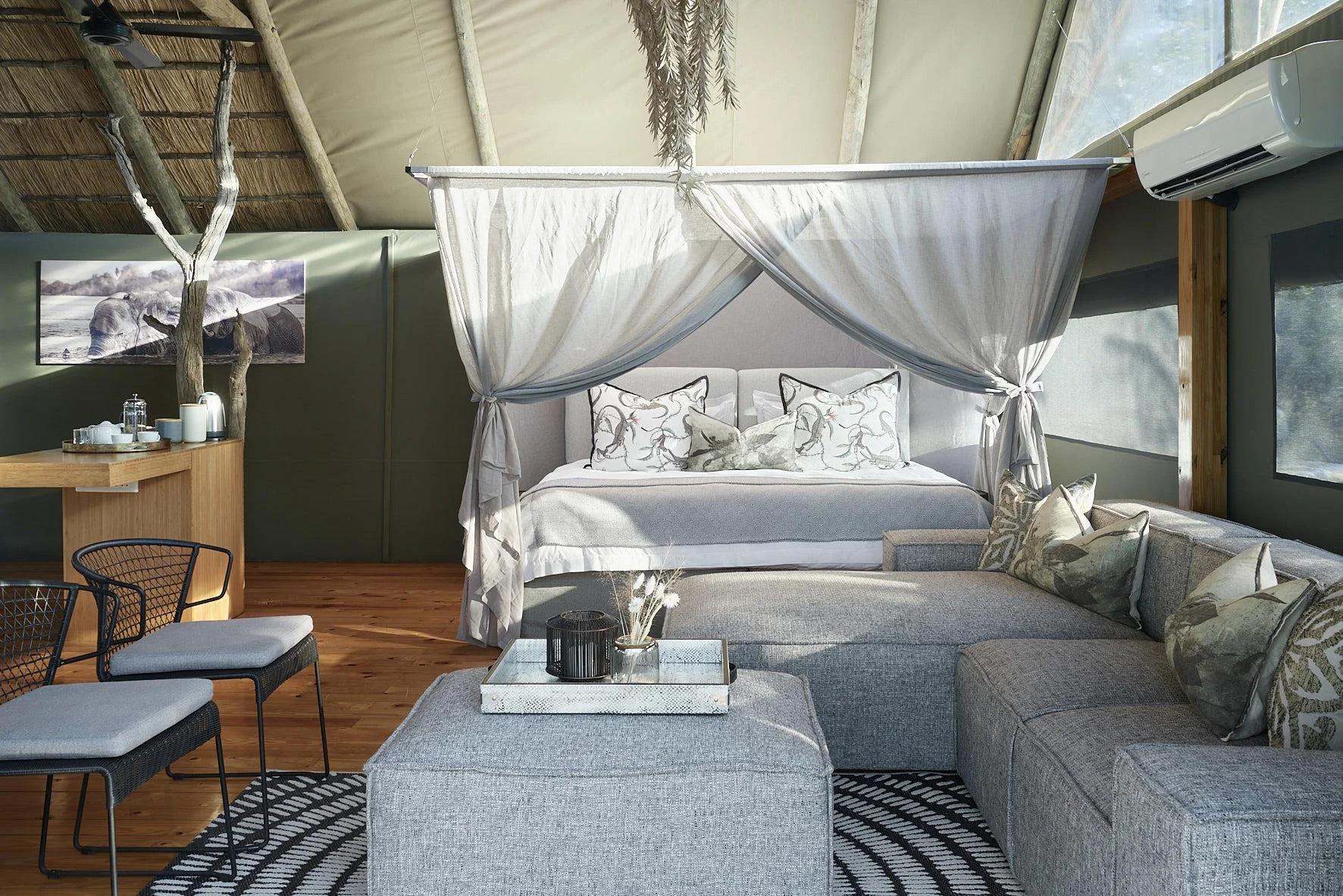 med_res_luxury_tent_king_bed___lounge.jpg