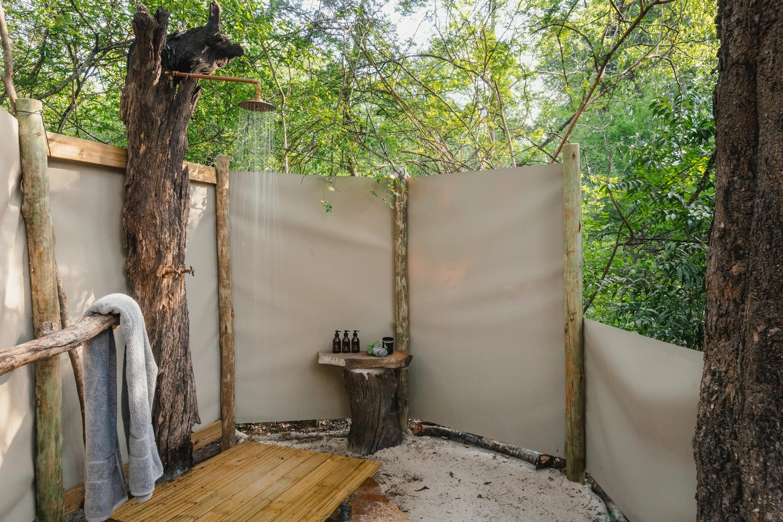 tsowa_outdoor_shower_11.jpg