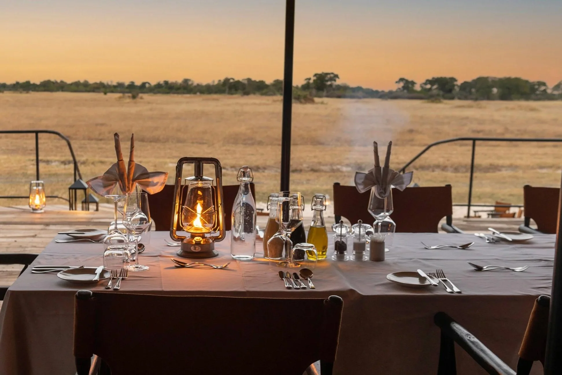 machaba-web-dining-camps-outdoor-dining-03.jpg