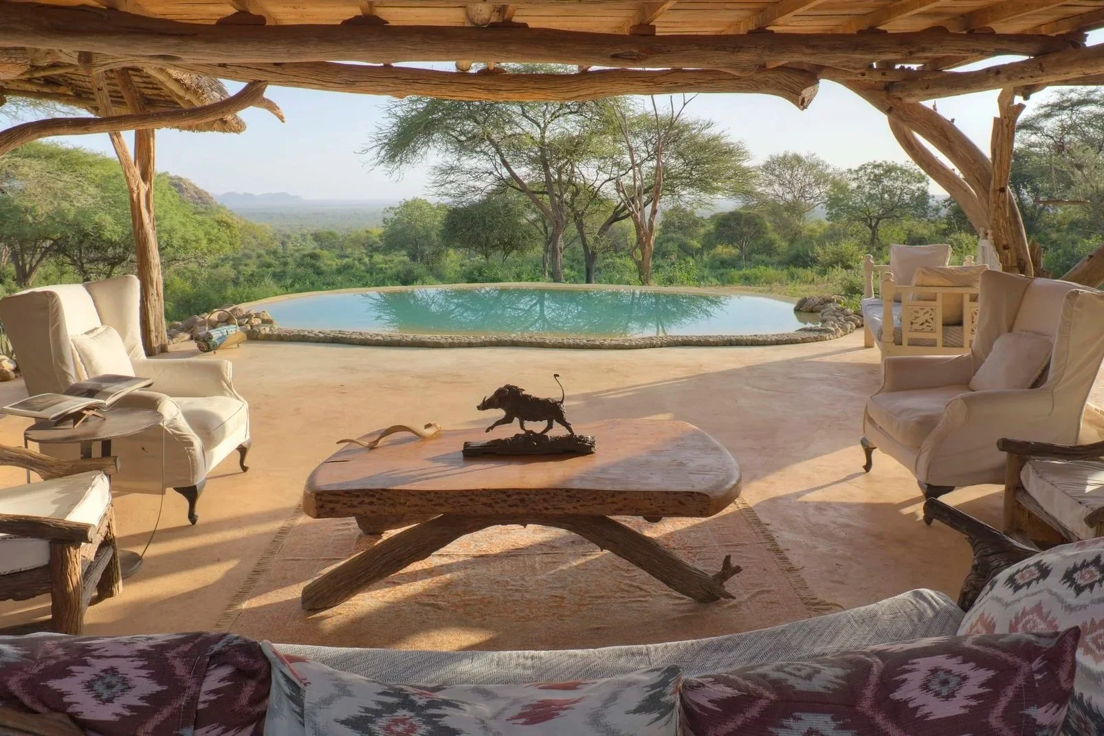Sarara+House+-+Sitting+area+overlooking+the+pool.jpg