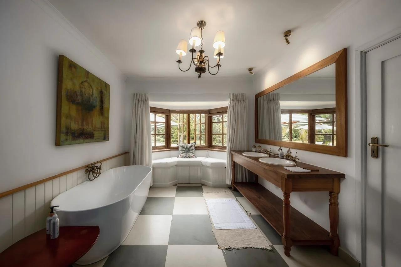 palm room bathroom.JPG