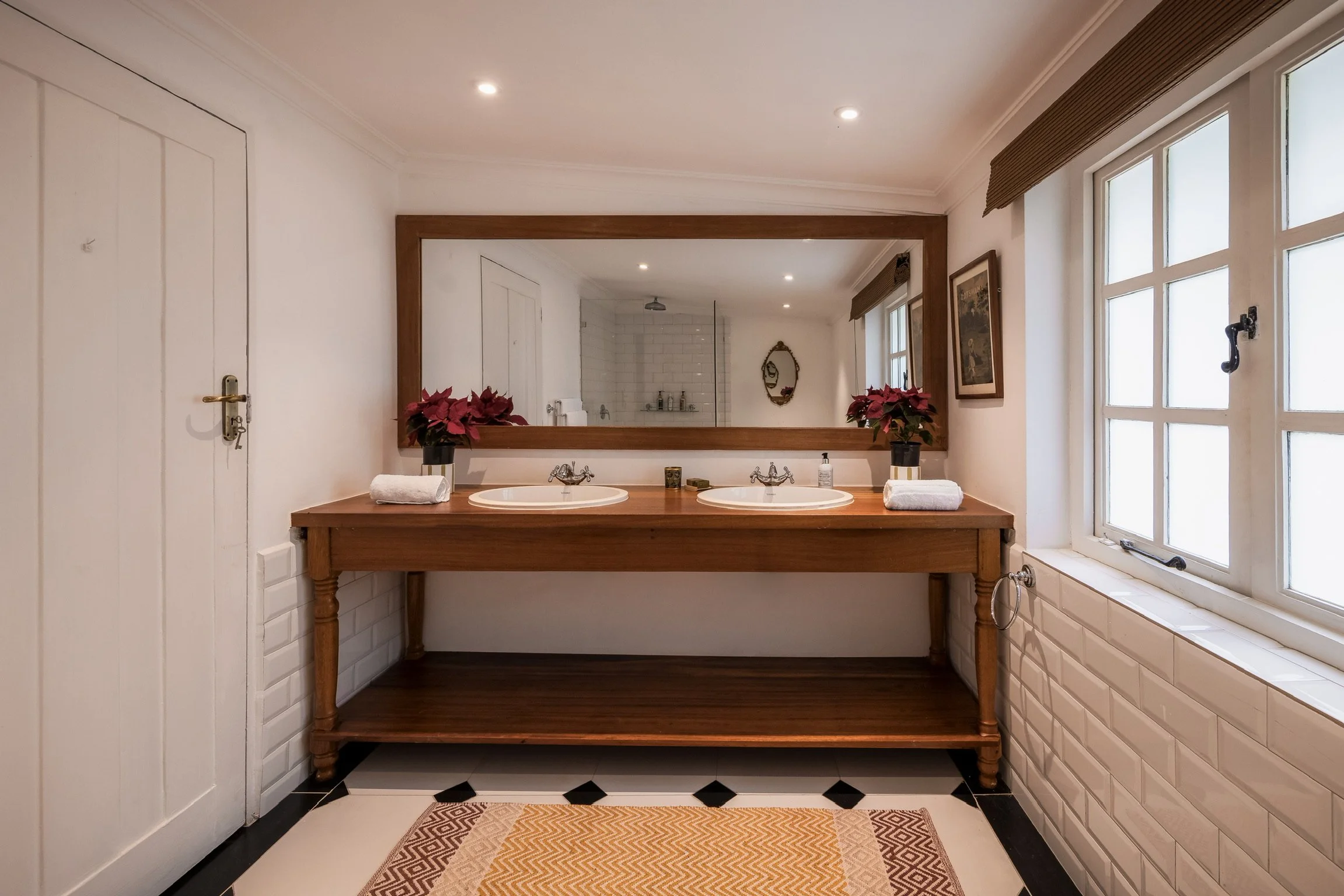 Acacia room bathroom.JPG