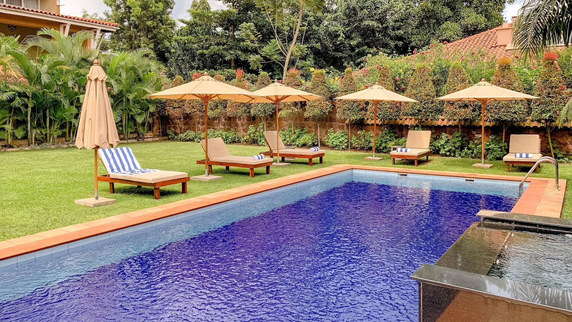 Kenya-Uganda-No5BoutiqueHotel-16.jpg