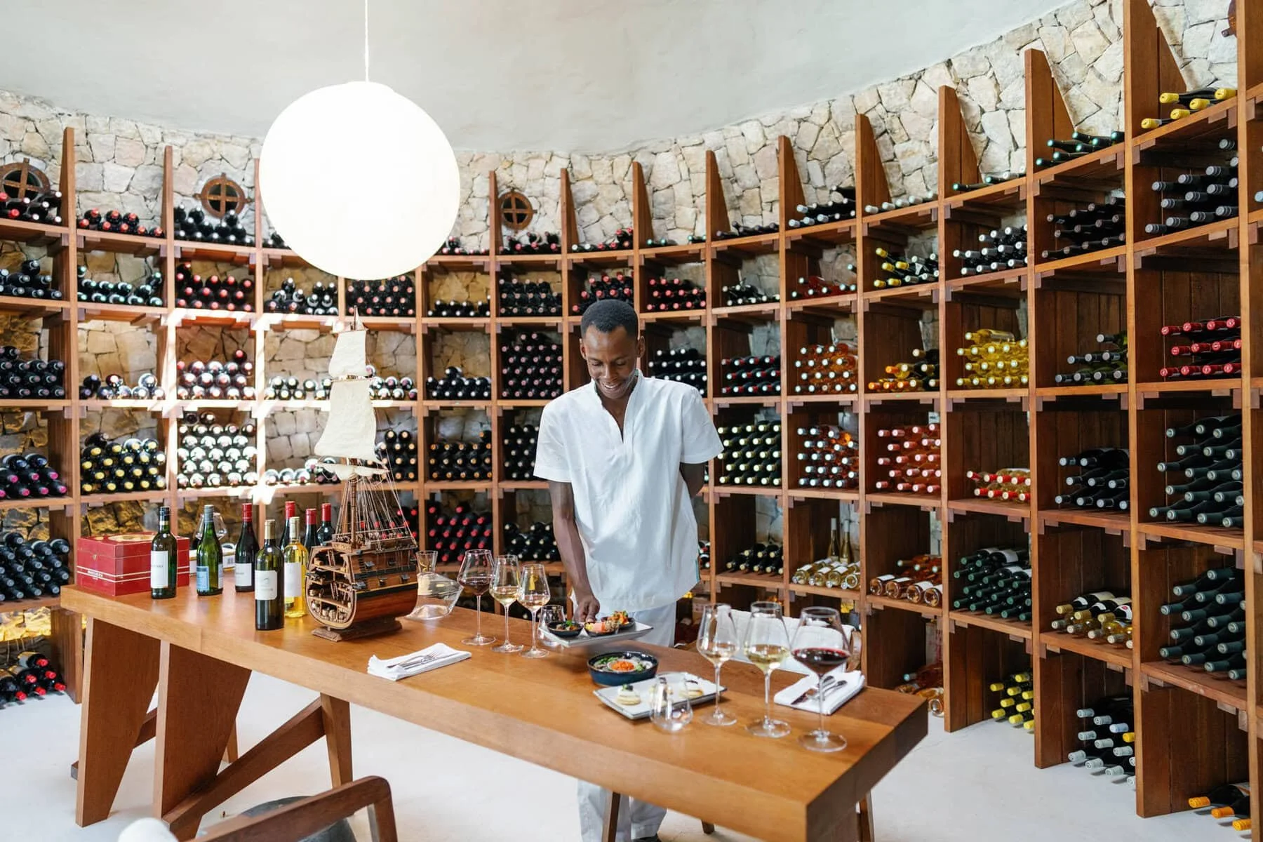 M-_Wine_Tasting_©_Oliver_Fly_Photography-7.jpg