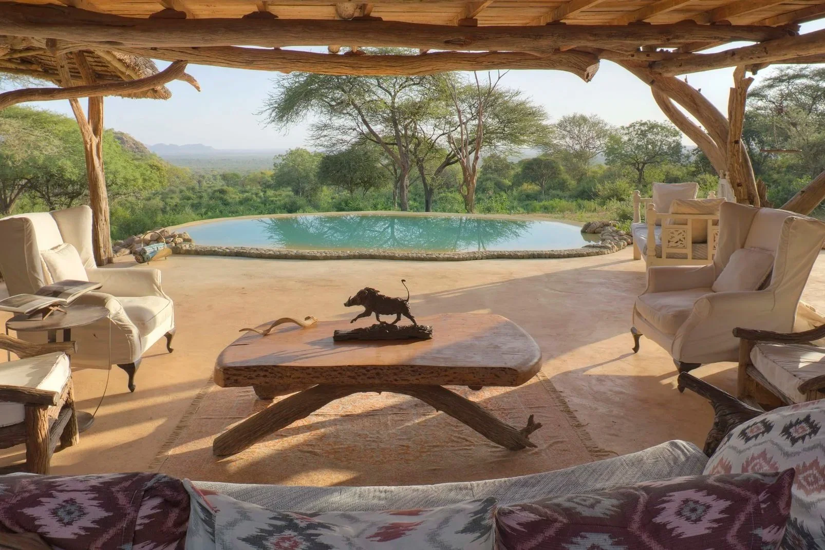 Sarara+House+-+Sitting+area+overlooking+the+pool.jpg
