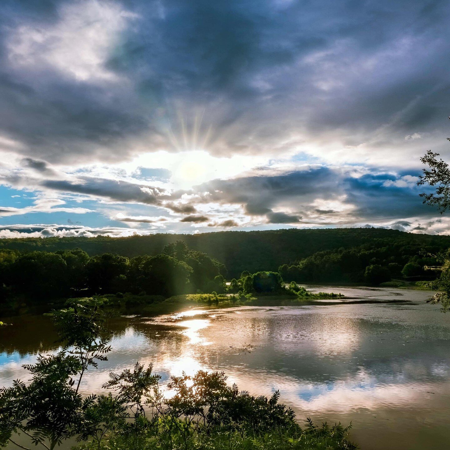 ☀️ Happy Spring Equinox from #NarrowsburgNY⁠
⁠
📷️ @katomliz⁠
⁠
⁠
⁠
⁠
⁠
#narrowsburg #welcometonarrowsburg #townoftusten #sullivancatskills #sullivancountycatskills #sullivancountyny #catskills #catskillmountains #upstateny #visitcatskills #scenicwil