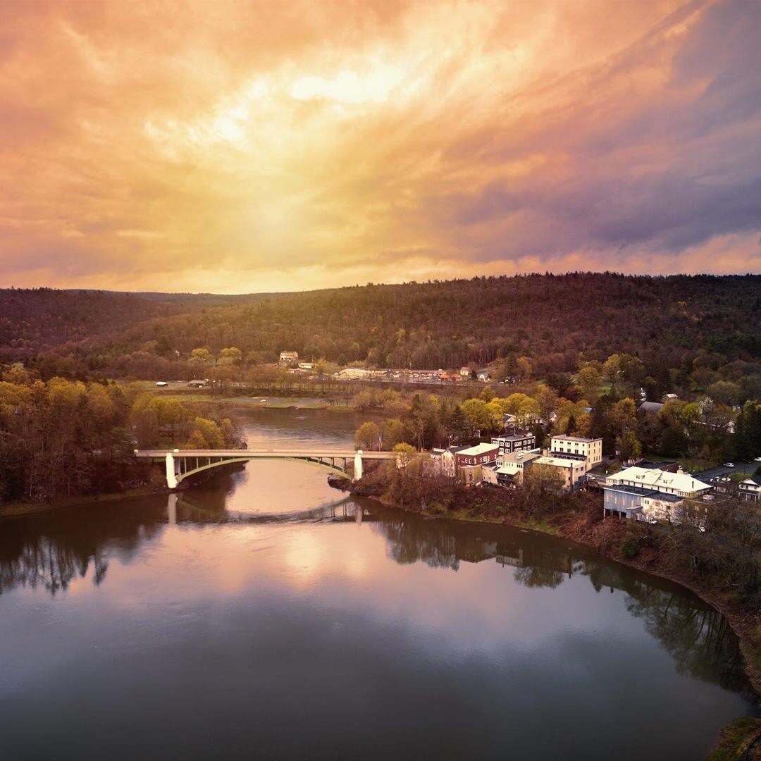 Looking North from #NarrowsburgNY⁠
⁠
Tag your photos @NarrowsburgNY for a chance to be featured⁠
⁠
📷️ @jriffeyphotog⁠
⁠
⁠
⁠
⁠
⁠
⁠
#narrowsburg #welcometonarrowsburg #townoftusten #narrowsburgflats #narrowsburgbridge #bigeddy #scenicwilddelawareriver