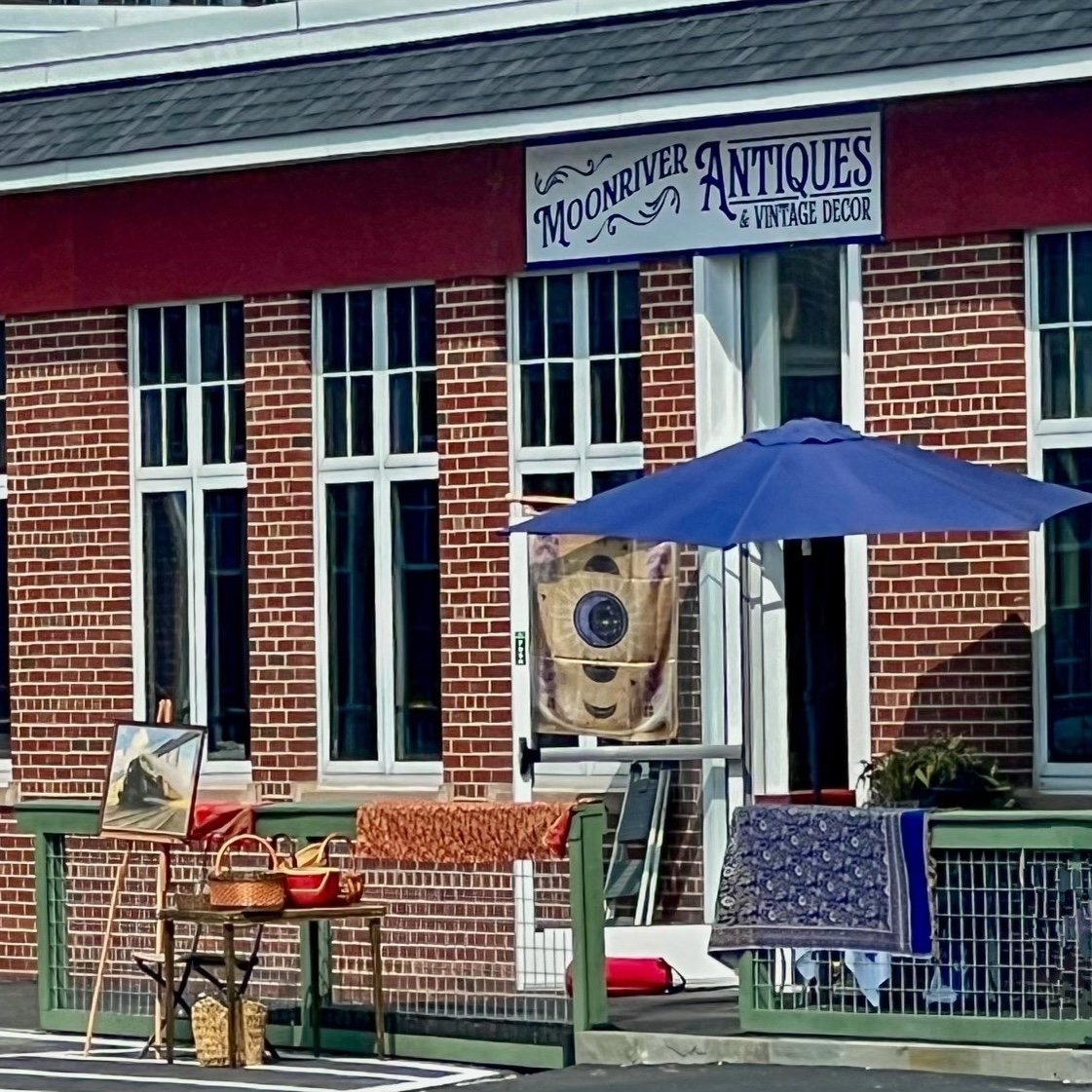 MoonriverAntiquesNarrowsburg_Exterior.jpeg