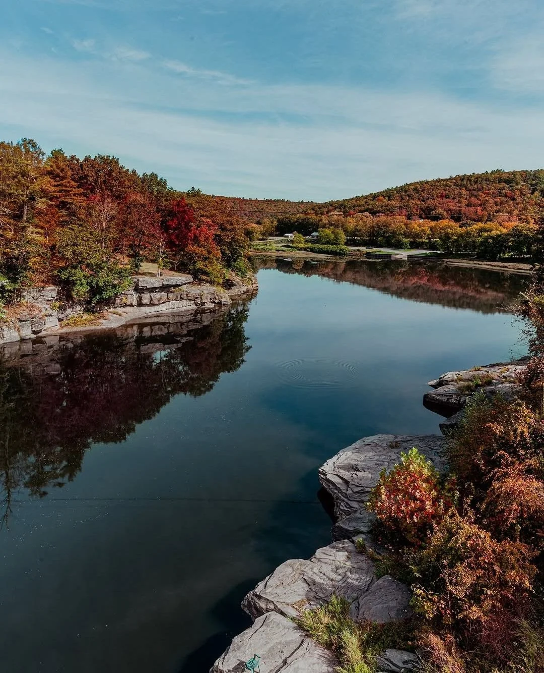 The hills are glowing! 🍁 Fall colors are at their peak around Narrowsburg &mdash; but they might not last long. Don&rsquo;t delay your leaf-peeping visit!⁠
⁠
📷️ reposted from⁠
1. @stillbyclaudine⁠
2. @bylikhon⁠
3. @katomliz⁠
⁠
⁠