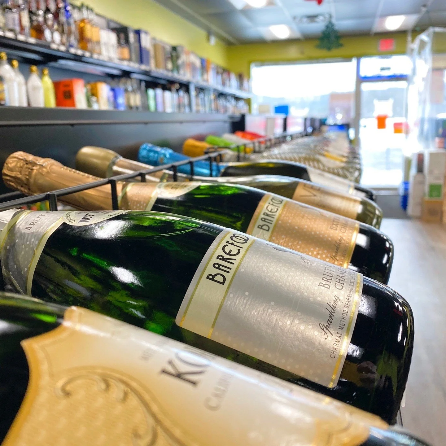 🥂 Need mid-week bubbly or something special for the weekend? Narrowsburg Liquors in Pete&rsquo;s Plaza has you covered&mdash;fully stocked with champagne, wine, and spirits for every taste. 🍷🍾⁠
⁠
📌 Located in the Pete&rsquo;s Market Plaza at 106 