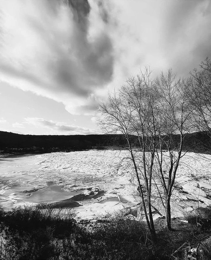 The Big Eddy in black and white. ⁠
⁠
📷 @andrea.j.i.anderson⁠
⁠
#NarrowsburgNY