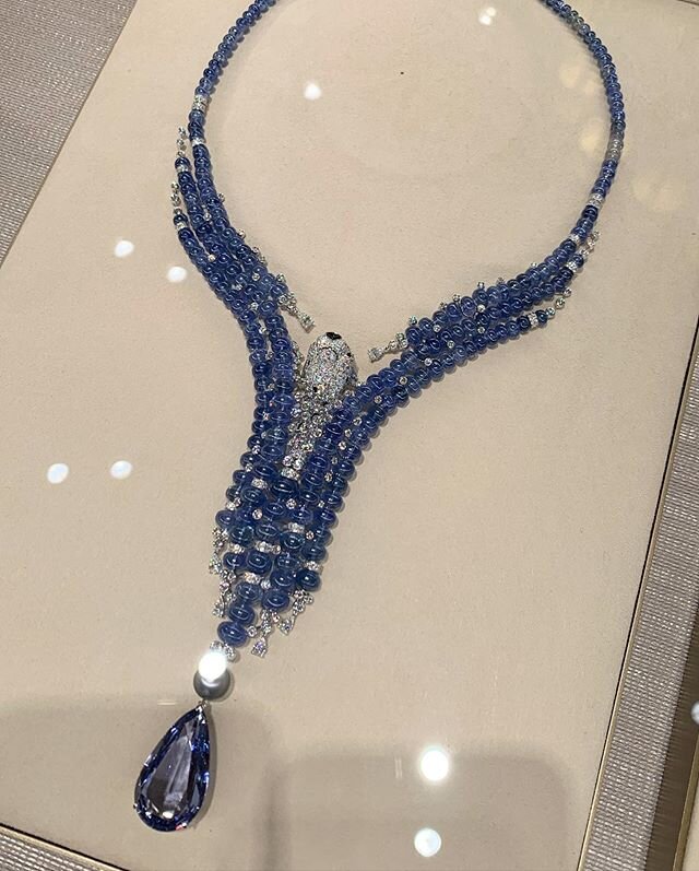 Because it&rsquo;s Monday 🤷&zwj;♀️ @cartier #cartier #cartierhighjewelry #hautejoaillerie #highjewelry #sapphires #cartierpanthere #cartierpanther #cartiermagnitude #cartiernecklace #necklace #highjewelrynecklace #diamonds #sapphirenecklace #sapphir