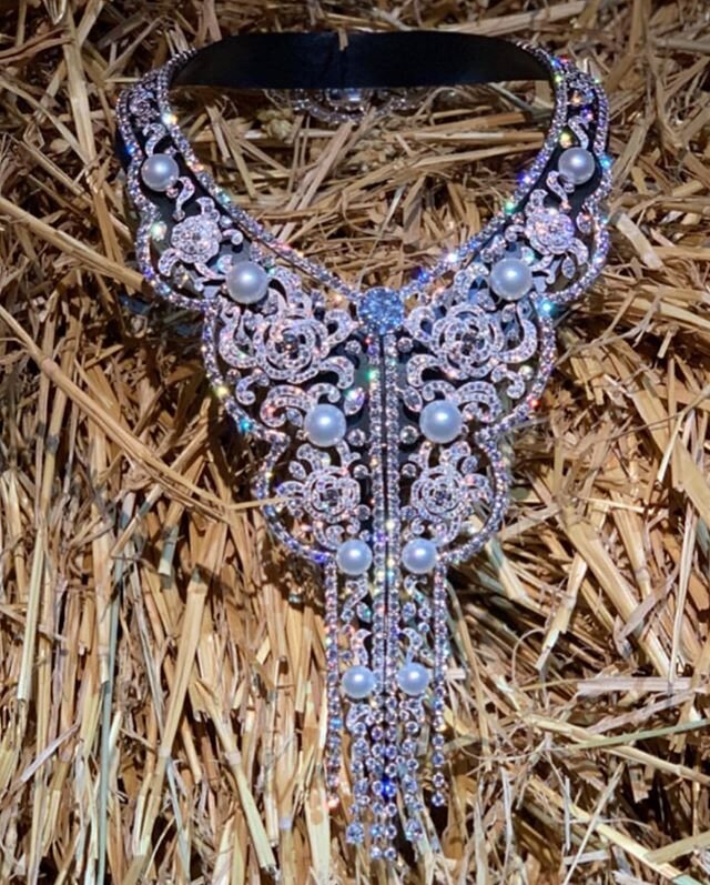 Pieces from the @chanelofficial high jewelry collection Le Paris Russe De Chanel. A collection dedicated to Coco Chanel&rsquo;s fascination with the 1920s Russian cultural elite and nobility in Paris. #chanel #chanelhighjewelry #leparisrussedechanel 