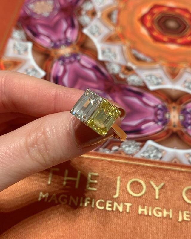 Absolute perfection from @bulgari the most stunning yellow and white diamond pair #bvlgari #bulgari #bvlgariring #diamondring #yellowdiamond #whitediamond #highjewelry #hautejoaillerie #bvlgarijewelry #bulgarijewelry #bulgarijewels #bulgaridiamond #e