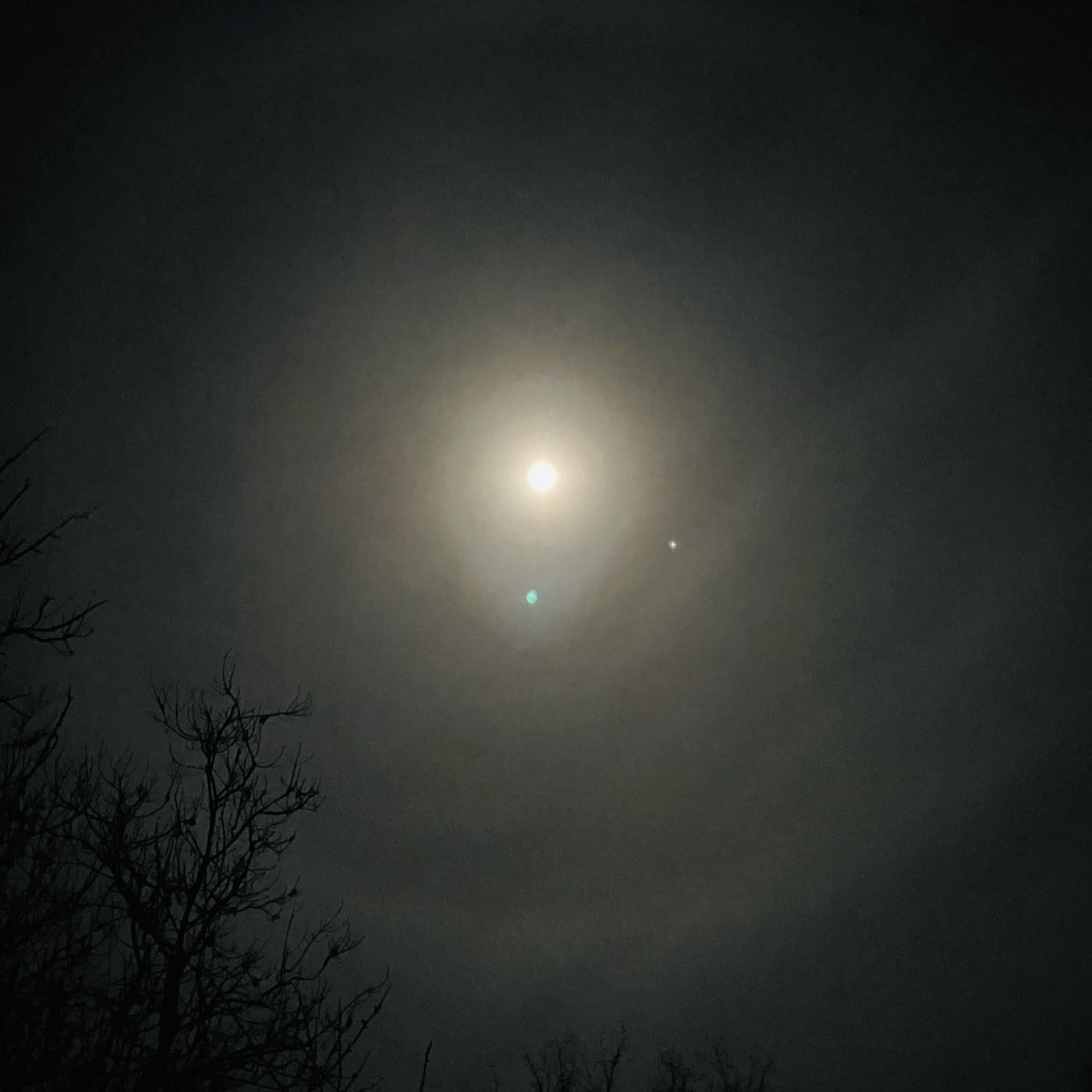 There&rsquo;s a really unusual circle around the moon tonight ..