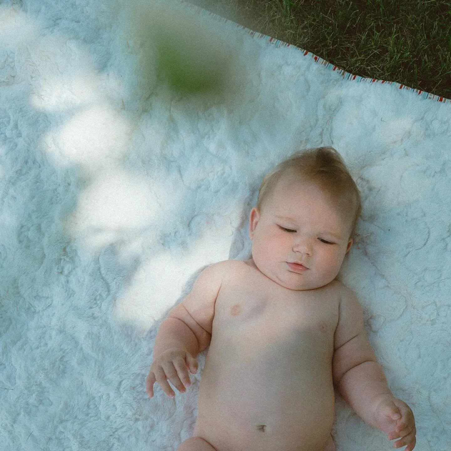 Mission: rolls&hellip; accomplished. 🥰 
Little sneak of the sweetest afternoon at my sister&rsquo;s farm home capturing her fourth (and final!) baby in all his squishy glory❤️