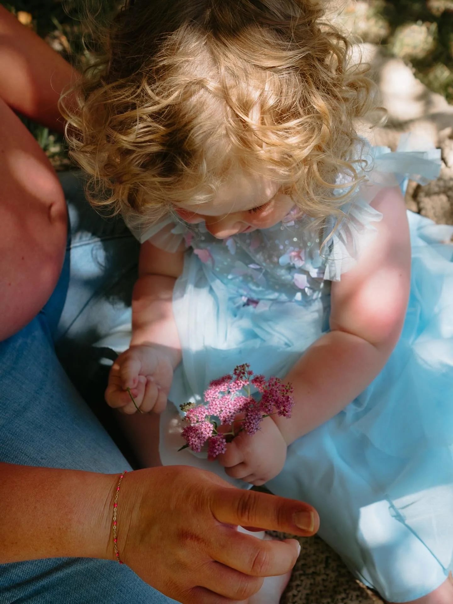 Her favorite blue dress &mdash; because becoming a big sister is a formal occasion💙