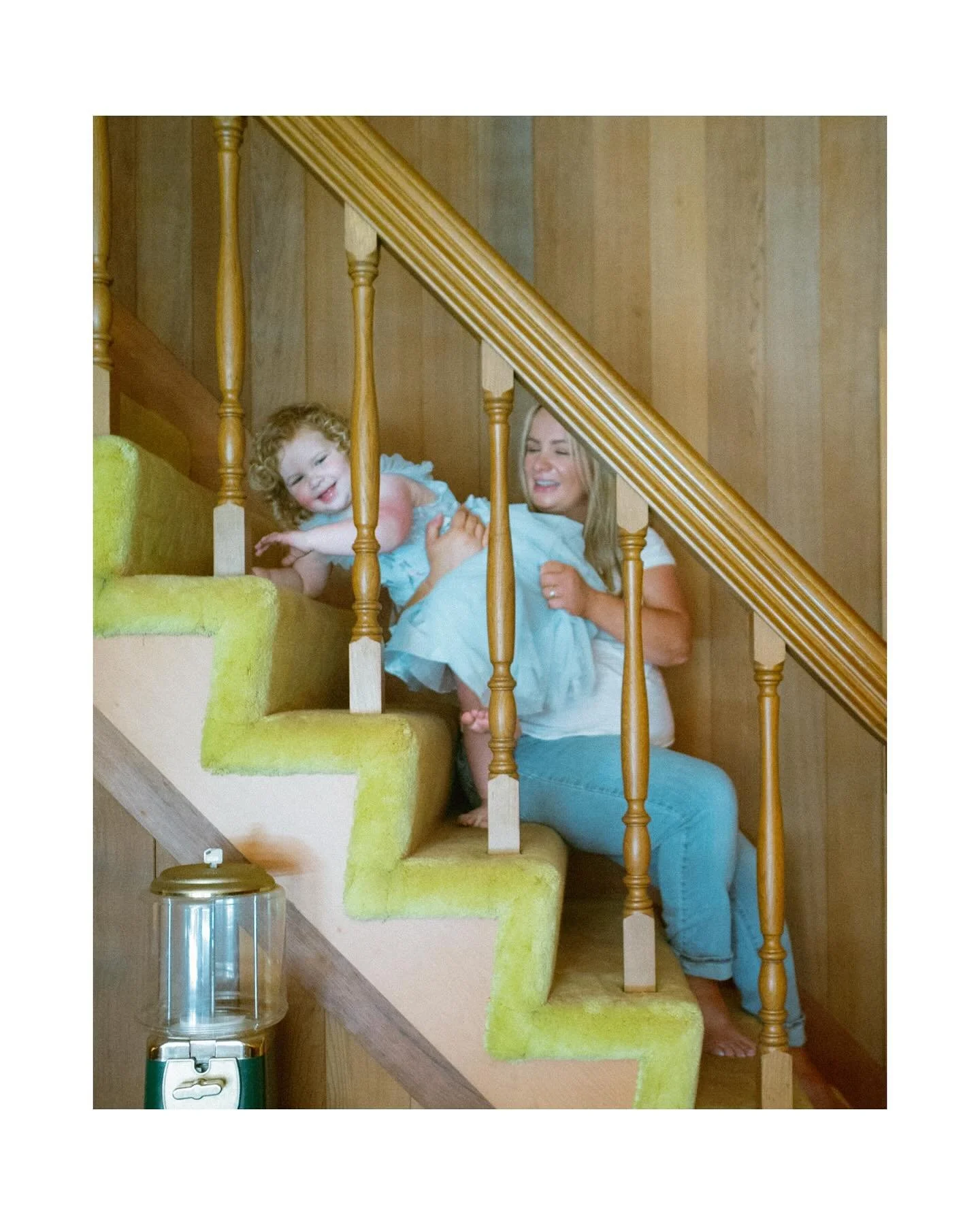 Some spaces just wrap you in nostalgia the second you walk in. This one added layers of color and story to every frame&mdash;although the giggles on the stairs were definitely doing the heavy lifting😉📸
Featuring Grandpa, our host&mdash;holding cour