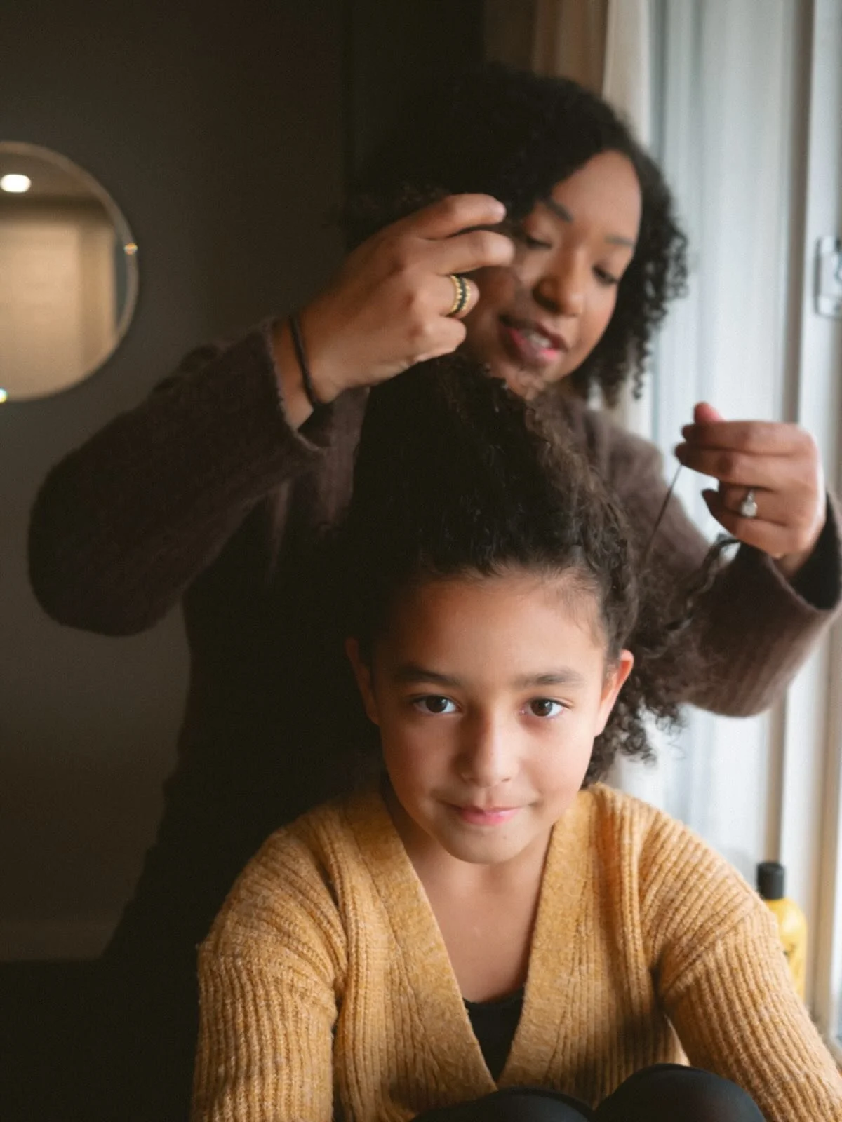 One day she&rsquo;ll be grown- and this will be a treasure.  These ordinary moments become heirlooms with time.
If you&rsquo;ve been thinking about a home session, this is your sign❤️