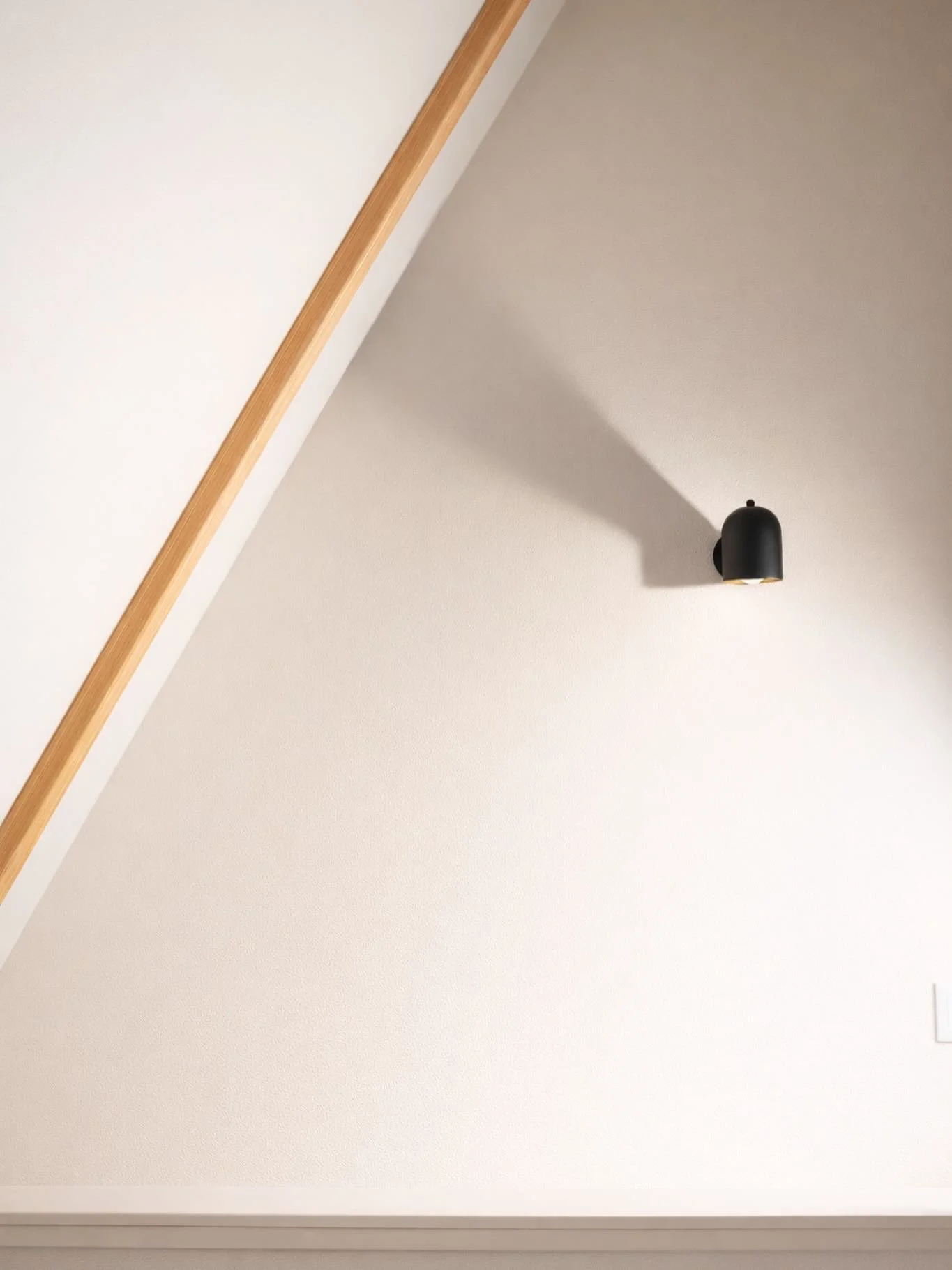 Less is more &mdash; but never cold.
Scandinavian cabins get this so right:  spaces that feel calm, not empty.

@northswelldesignbuild 
@thesisstudiopdx 
@slope_haus