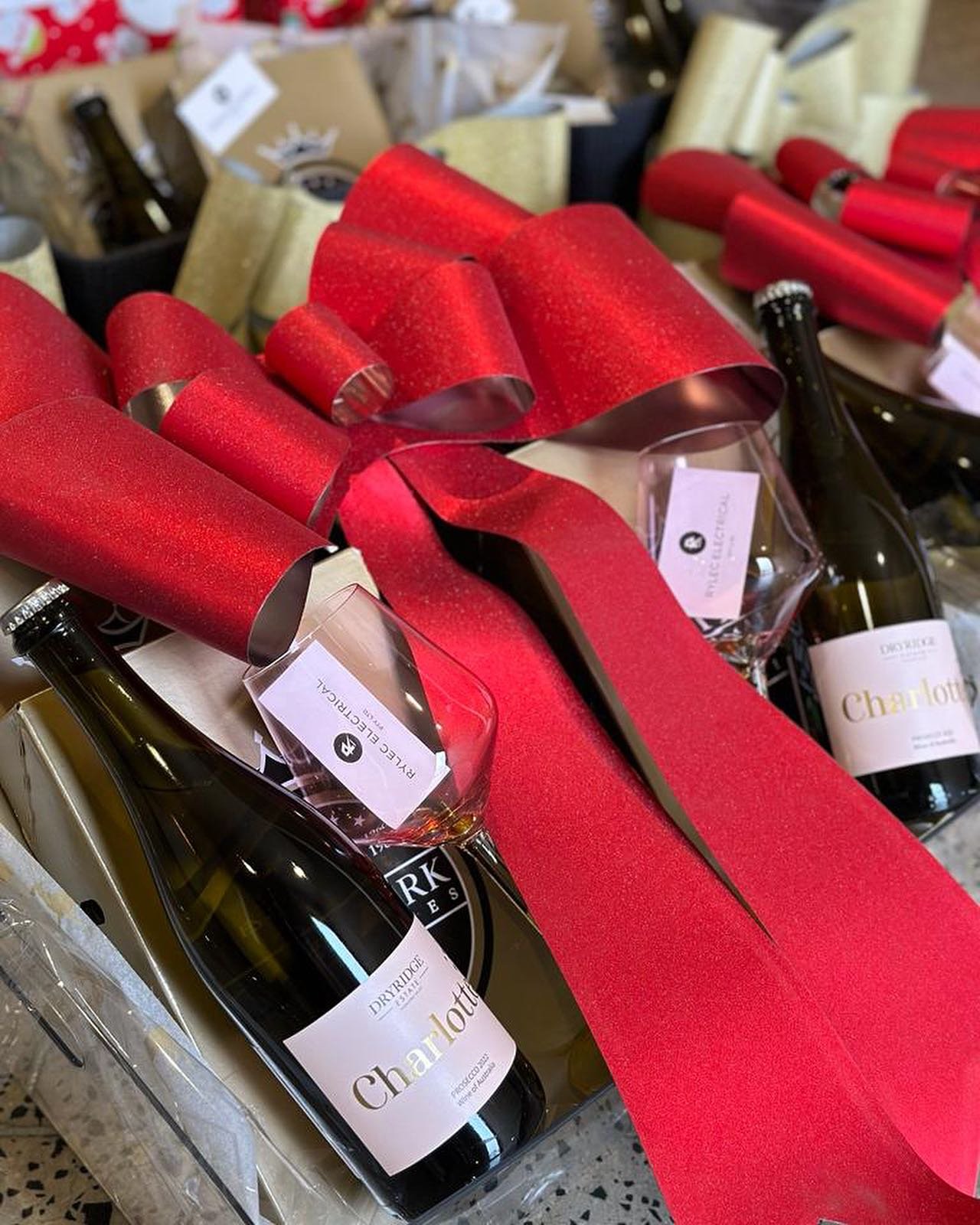 Our Christmas hampers were out for delivery this week! 🎁
Thank you to @sydneydirectfreshproduce for providing the cherries and @dryridgeestate for the fabulous Charlotte prosecco.

#TeamRylec are now on our Christmas break, we will be returning 15th