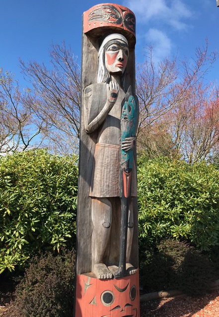 _Salish_Welcome_Figure__by_Charles_Elliot,_Coast_Salish_Master_Carver.jpeg