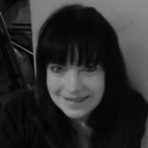 stevie stewart headshot copy.jpg