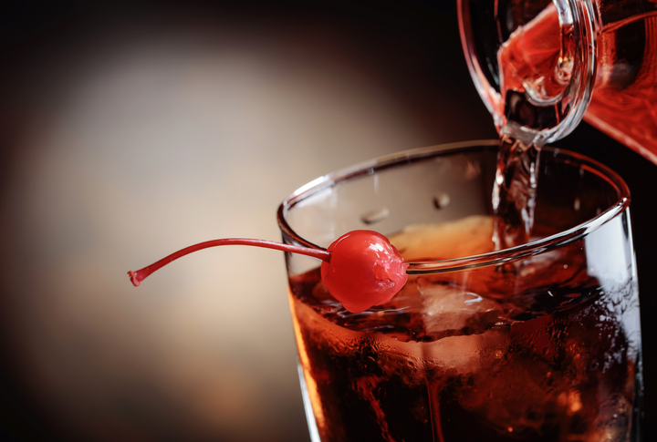 Cocktail-Manhattan-with-cherry.-926168512_722x487.jpeg