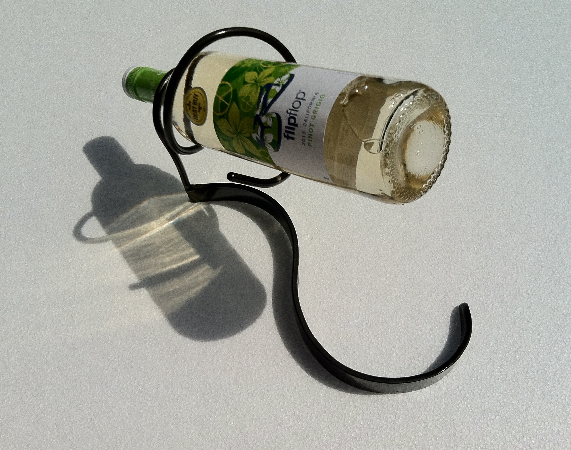 Metal Bend Bottle Holder