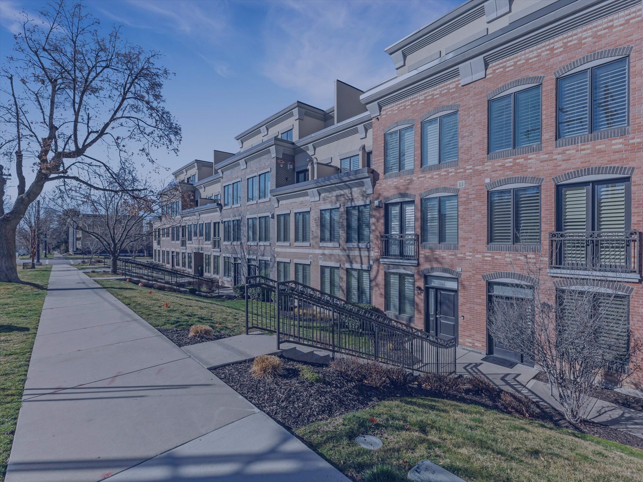 front 2 88 S 900 E blue 1.png