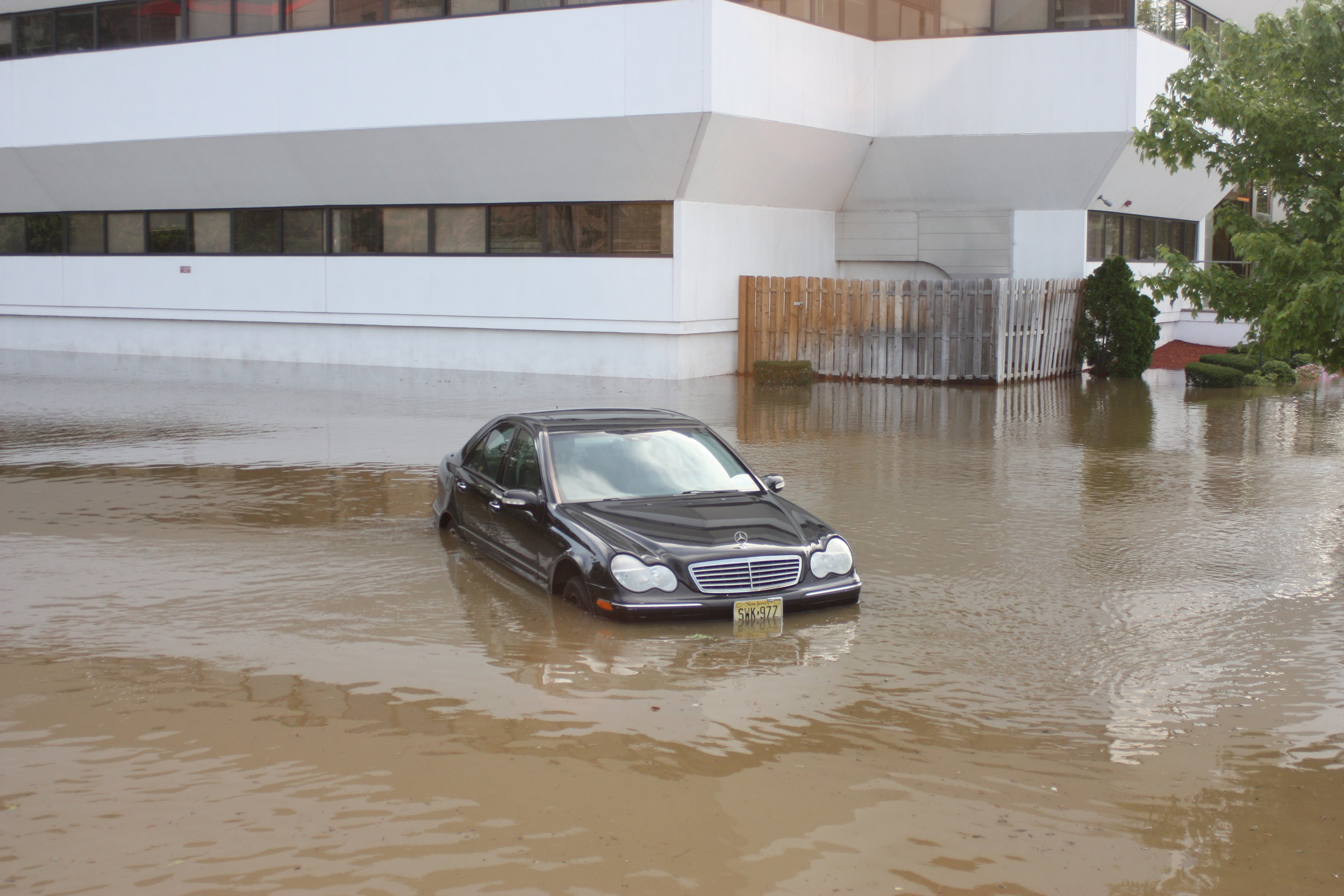 flood bldg car.JPG