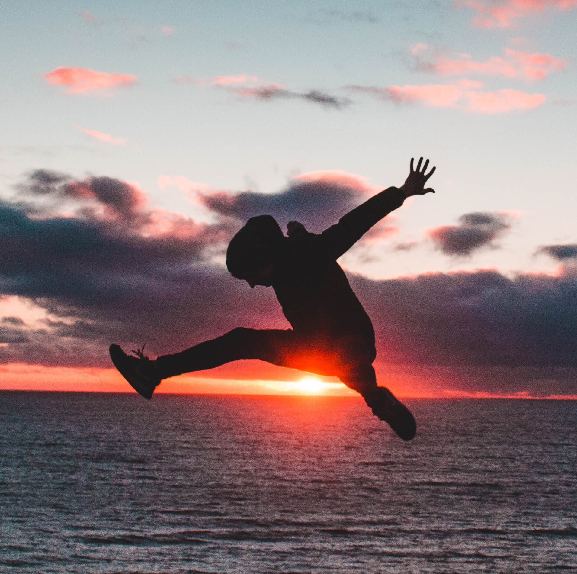 jump_toby-osborn-t0qFiDspOv4-unsplash_crop.jpg