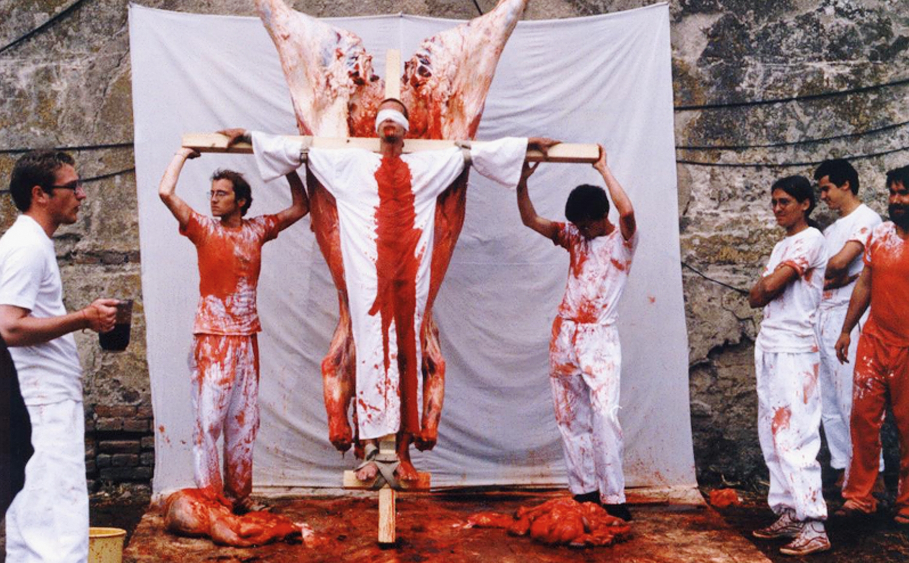 El rugido que no cesa: notas sobre música industrial, ruido y magia