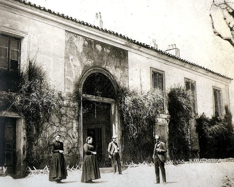 Vista del palacete que construyeron los herederos. Aspecto de la transformada Quinta de Goya, hacia 1900. (Fotografía de Asenjo, publicada en la revista La Ilustración Española y Americana , el 15 de julio de 1909)